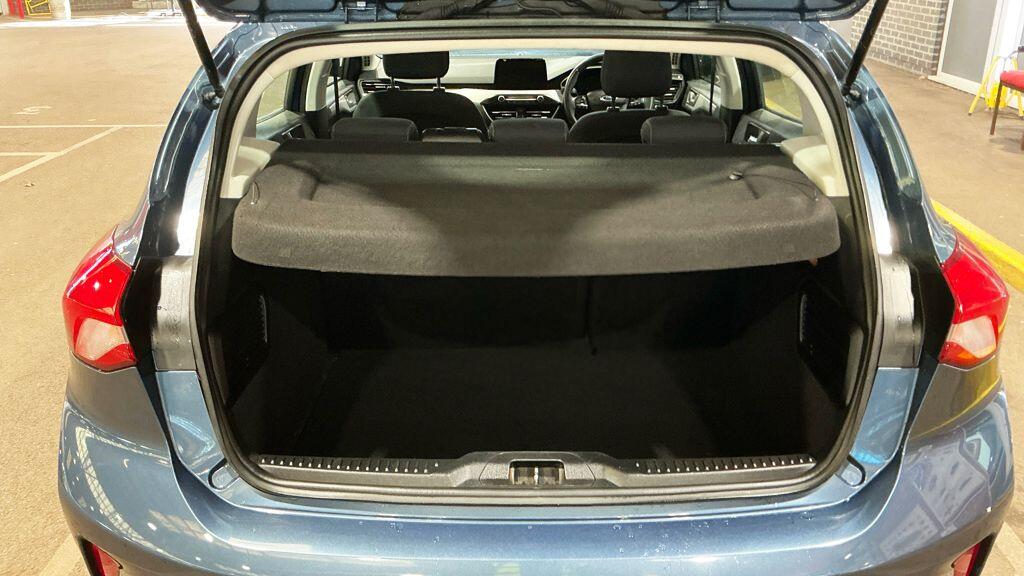 Ford Focus view 14