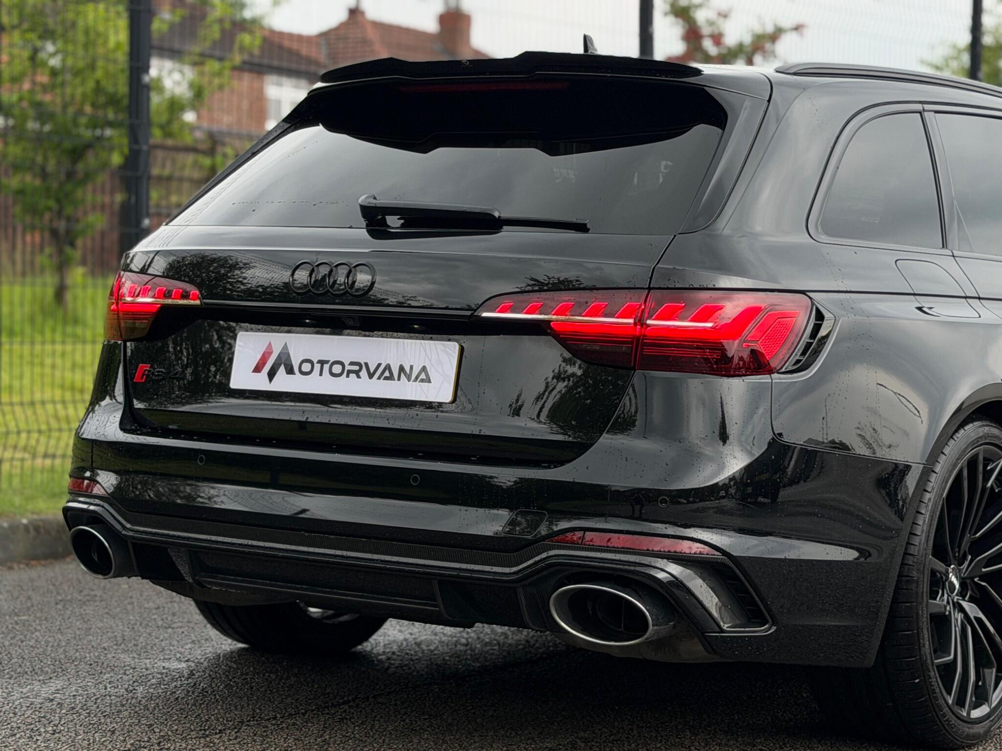 Audi RS4 view 17
