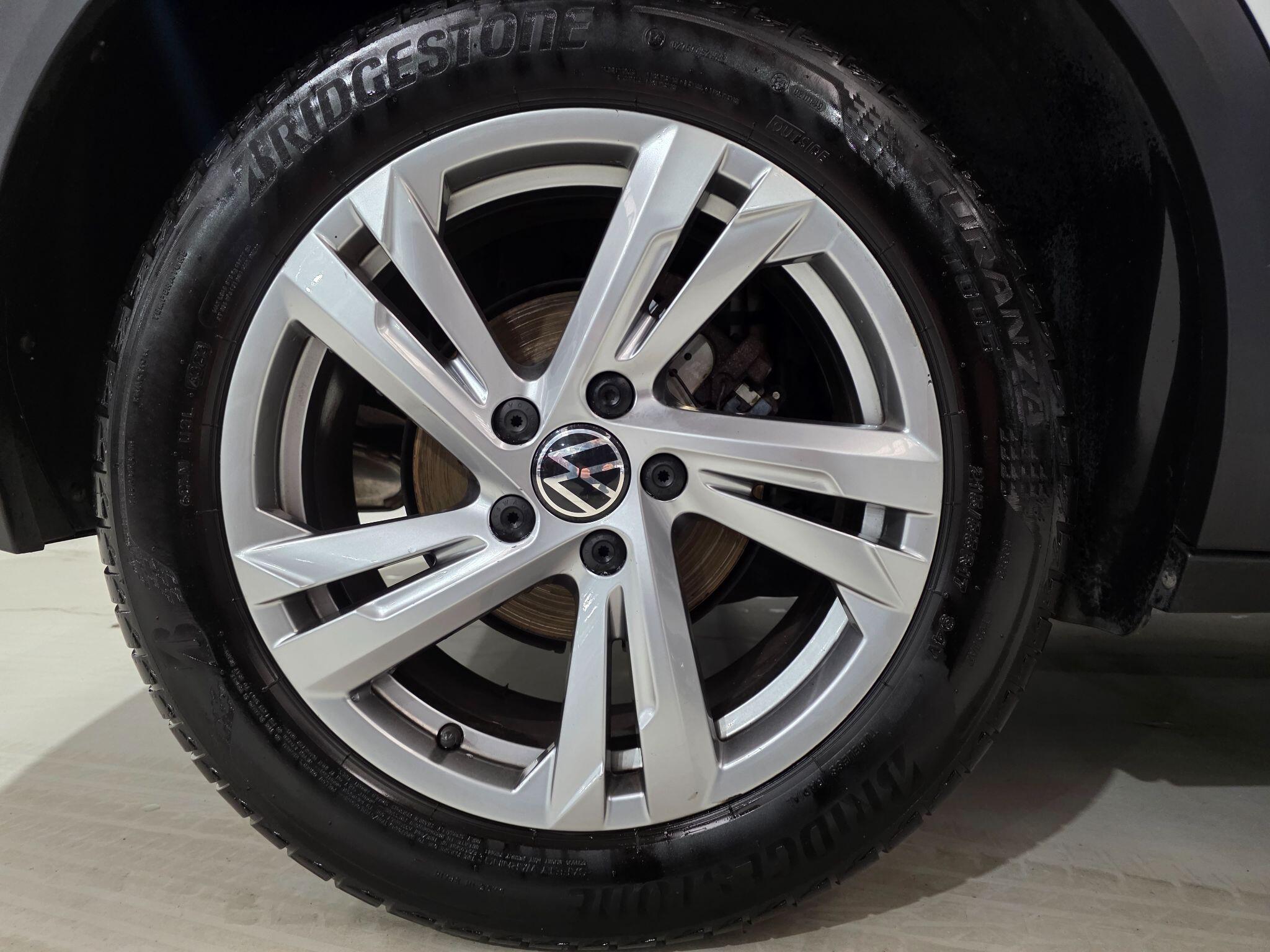 Volkswagen T-Roc view 28