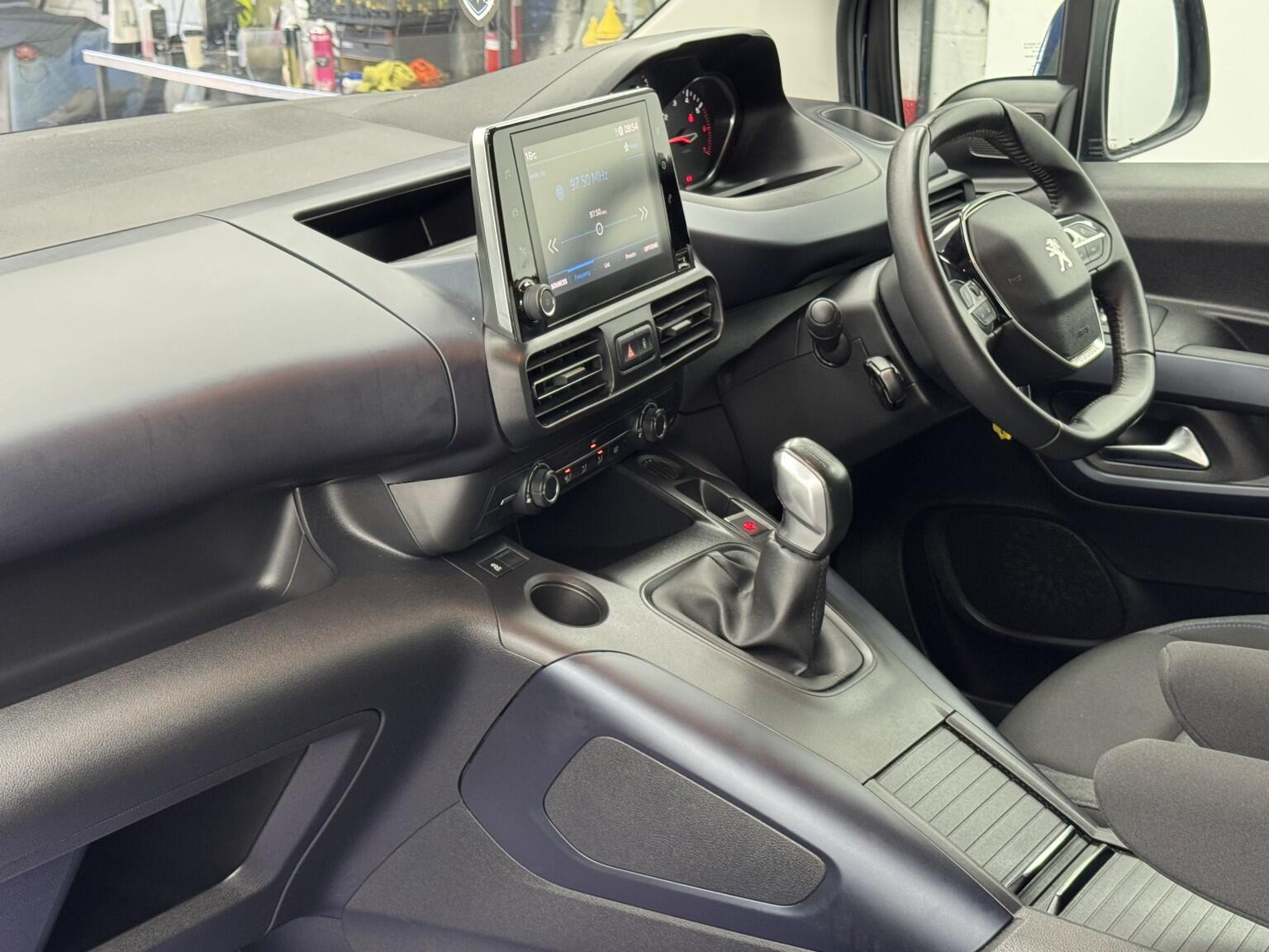 Peugeot Rifter view 19
