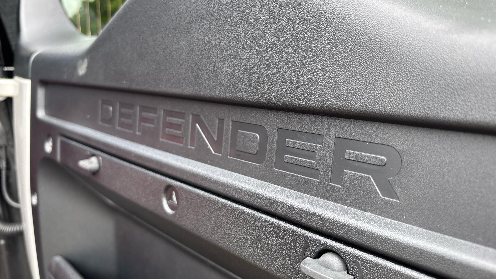 Land Rover Defender view 29