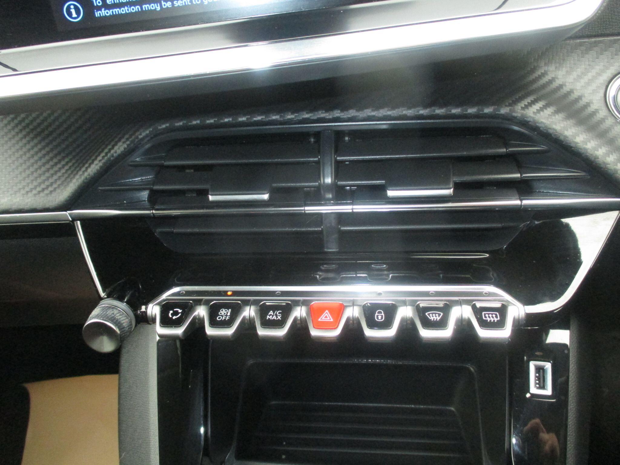 Peugeot 208 view 40