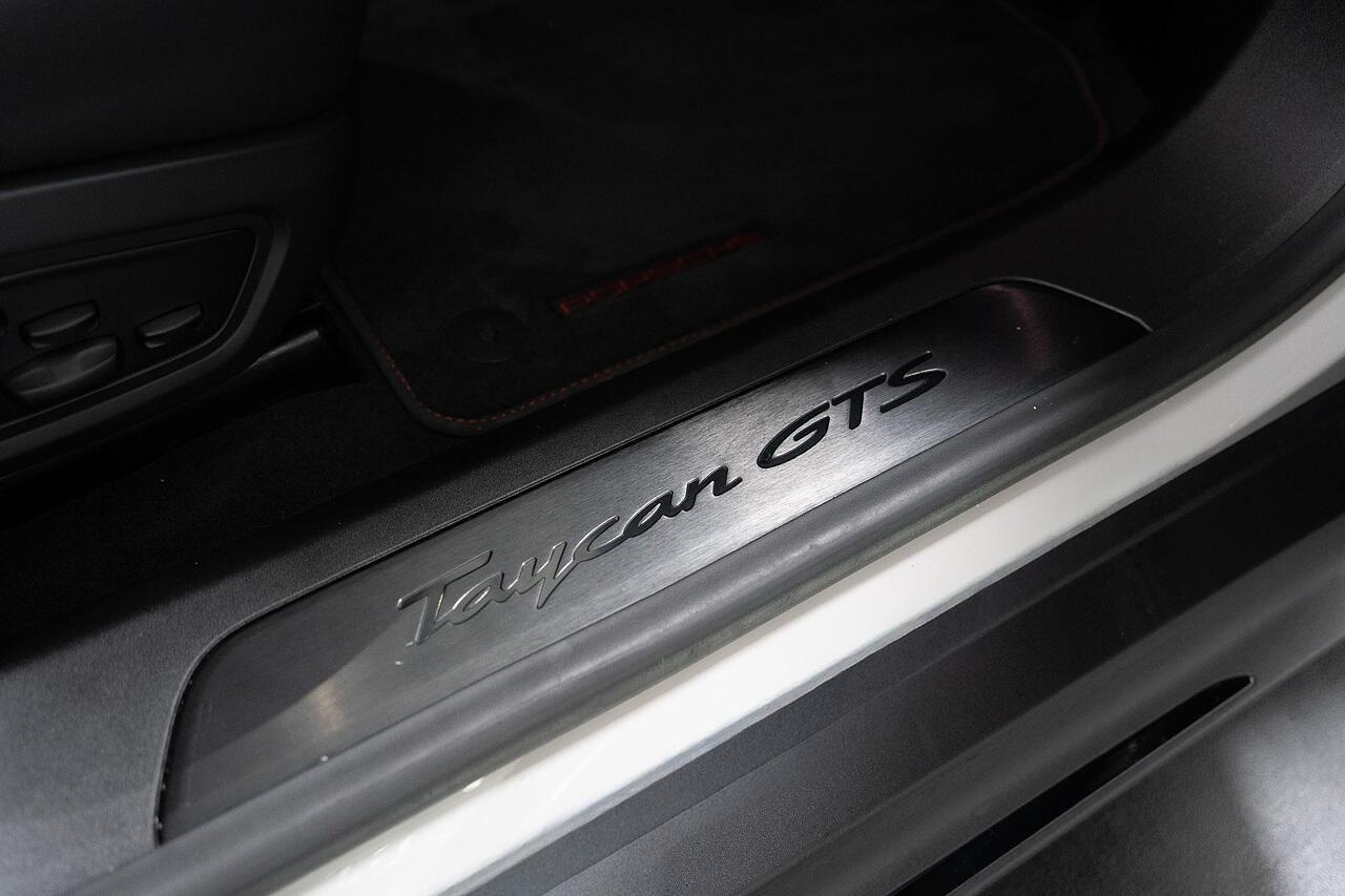 Porsche Taycan view 28
