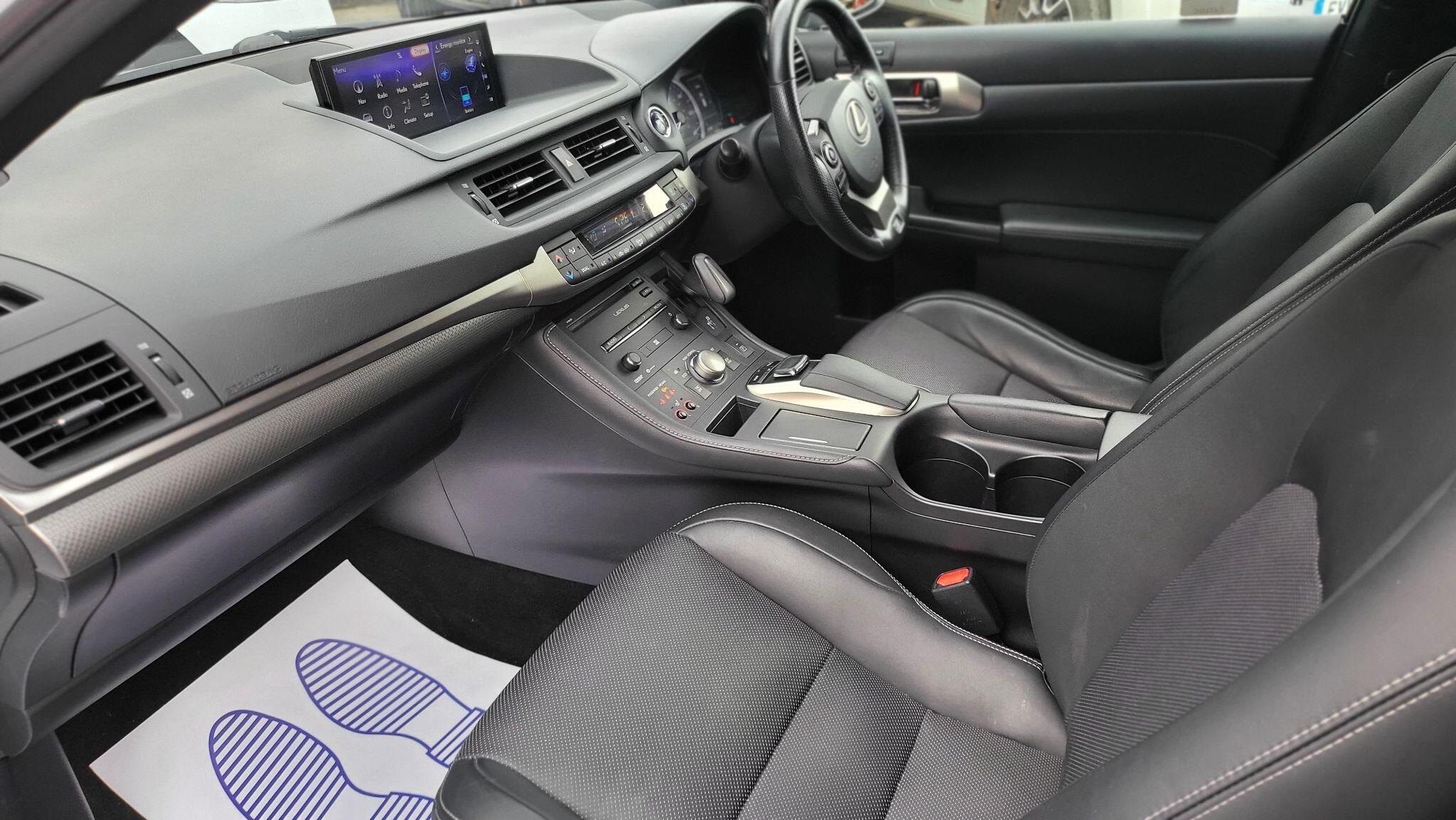 Lexus CT view 4
