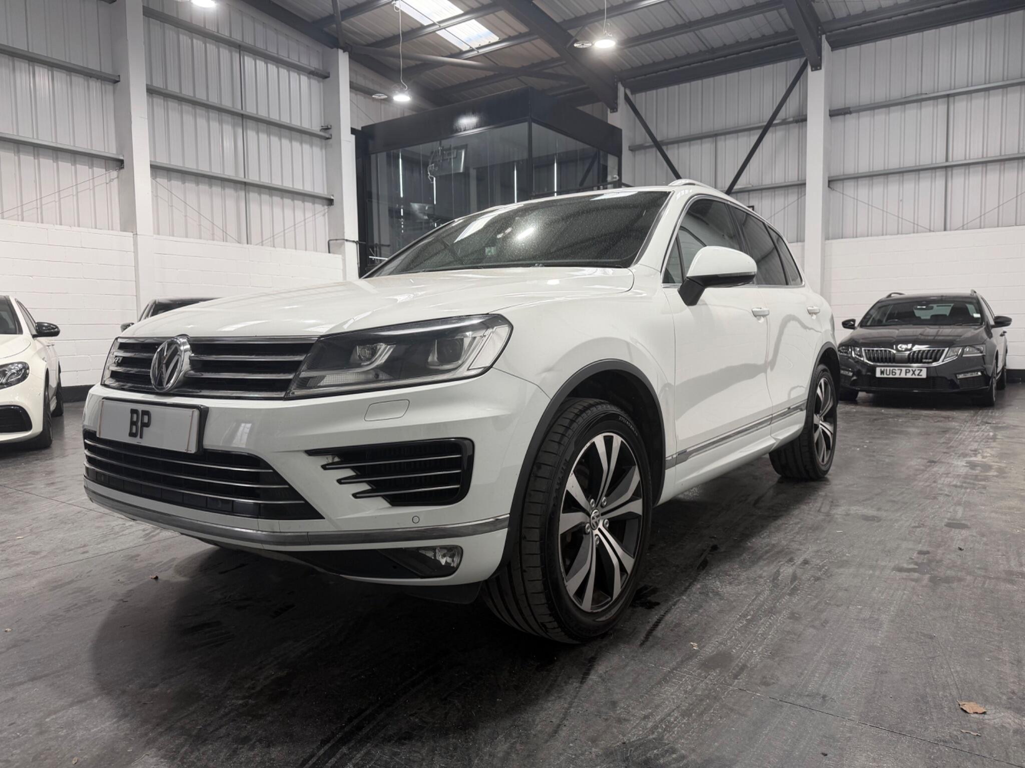 Volkswagen Touareg view 6