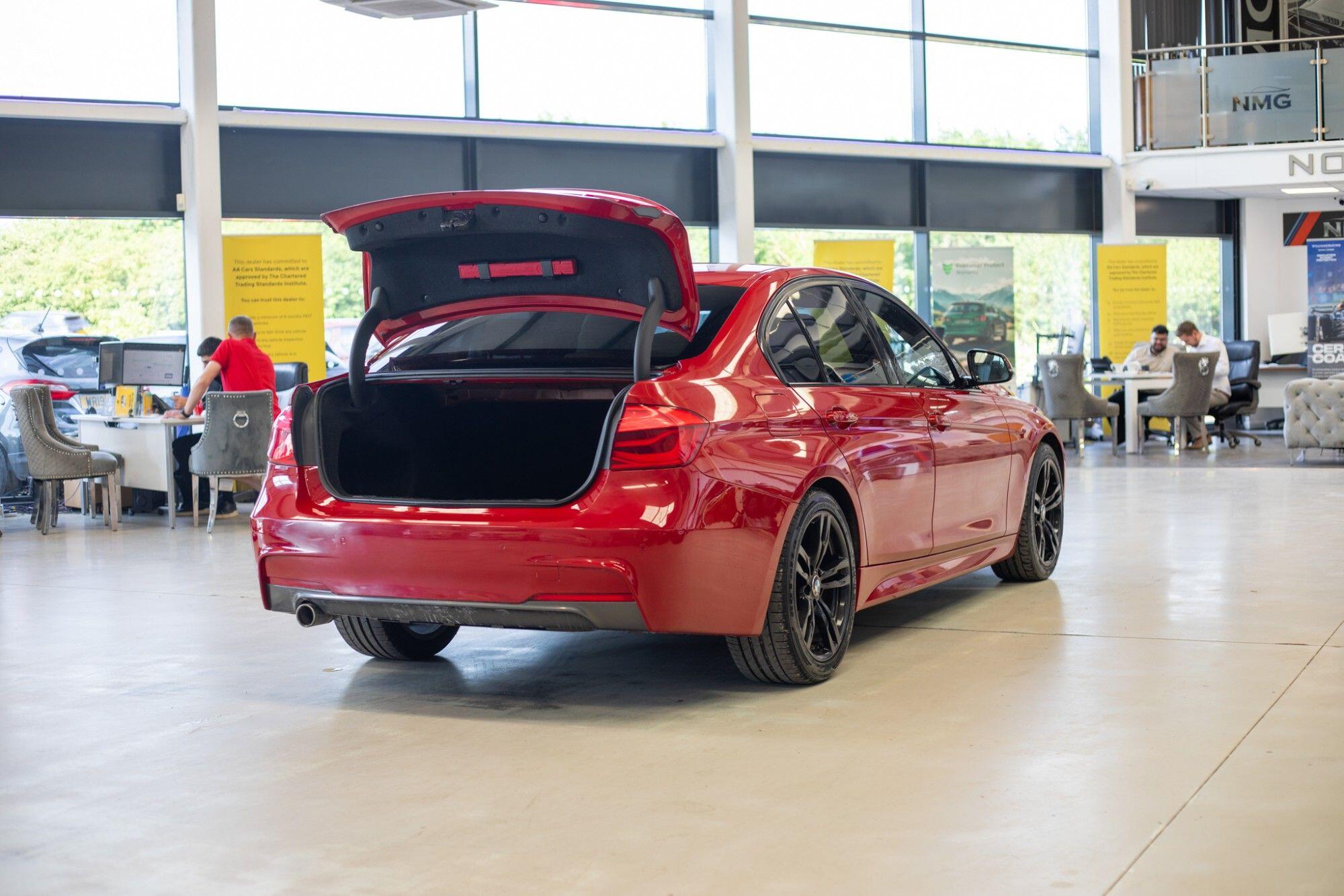 BMW 3 Series view 35