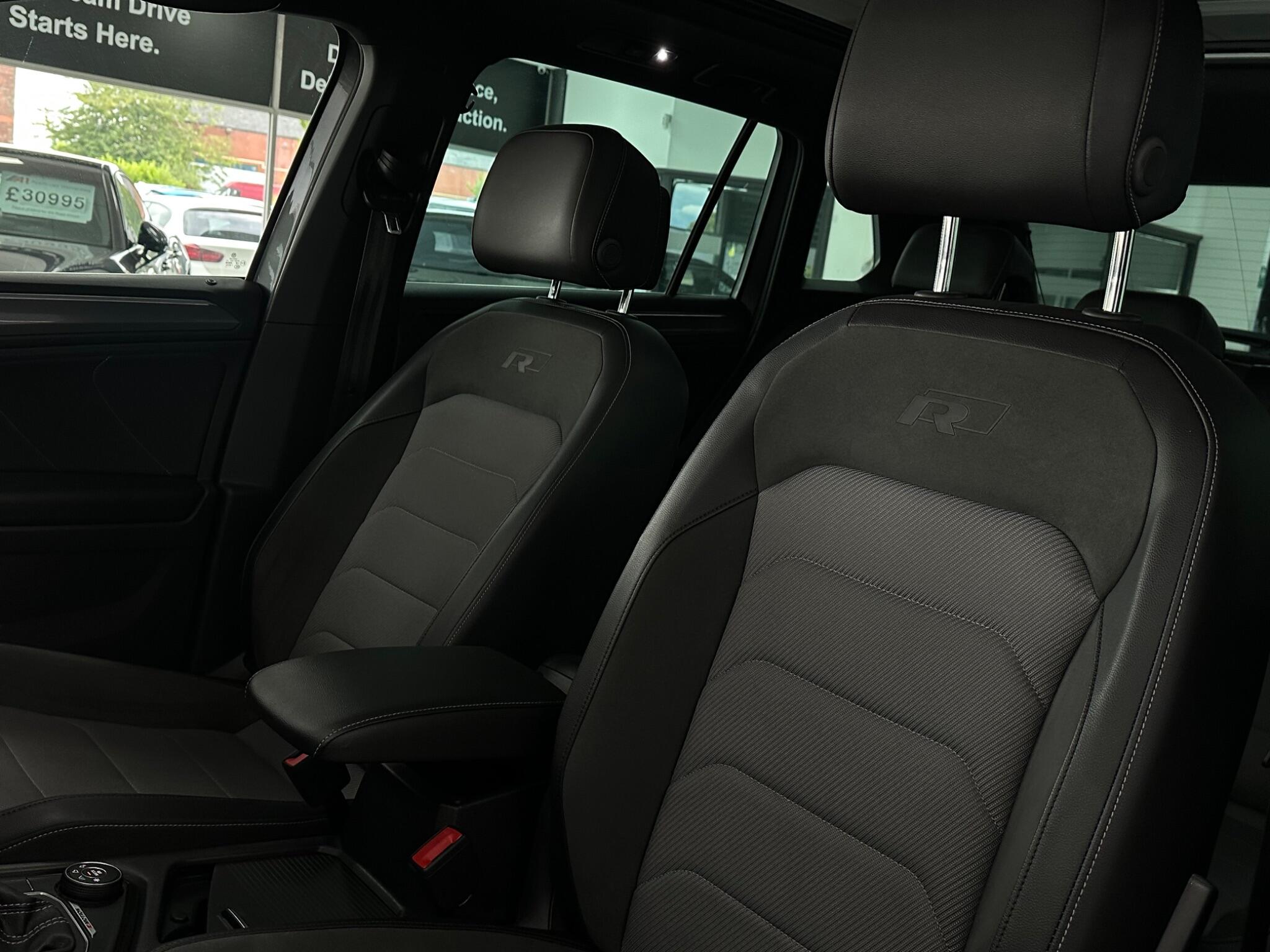 Volkswagen Tiguan view 45