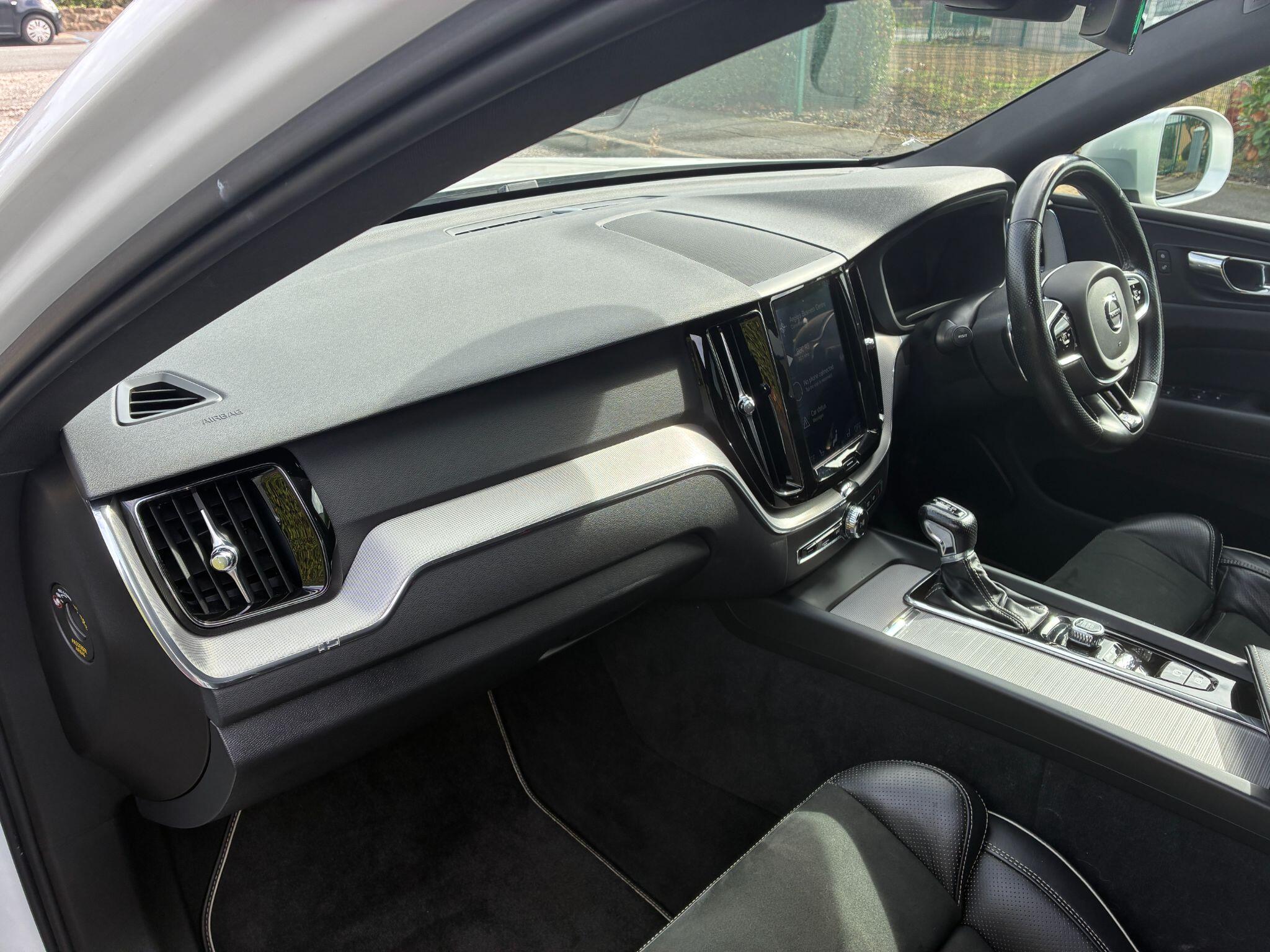 Volvo XC60 view 8