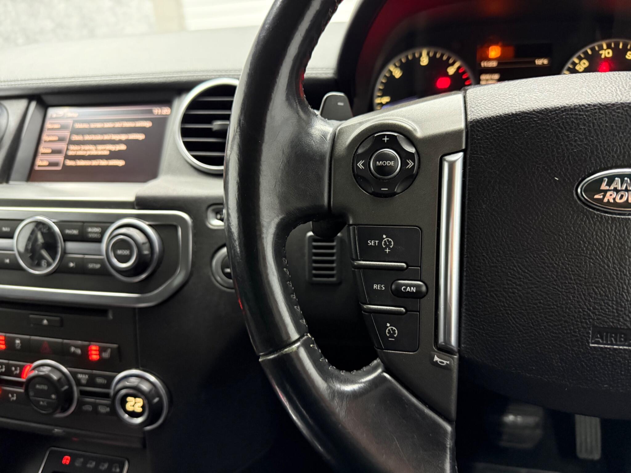 Land Rover Discovery 4 view 13