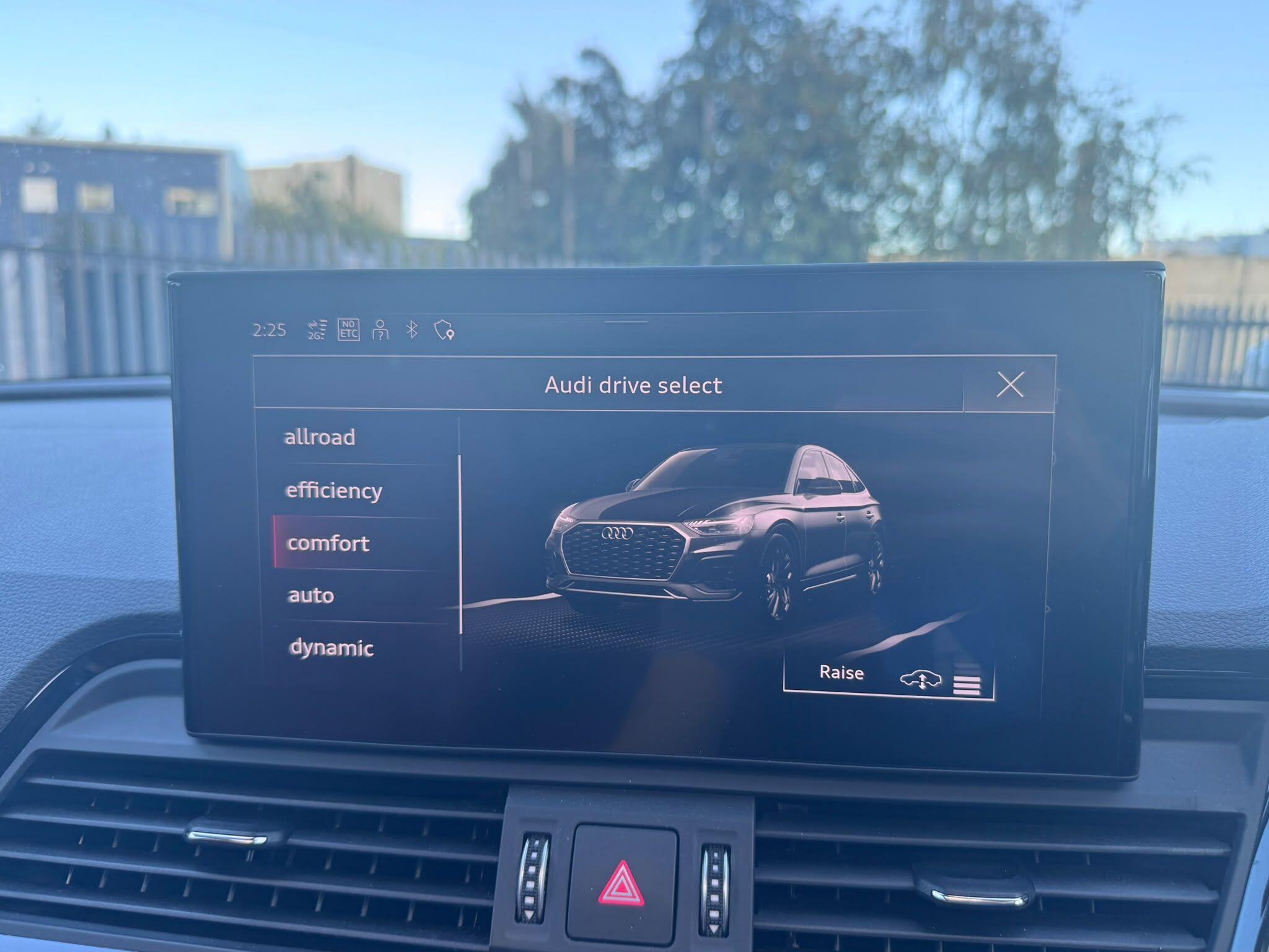 Audi SQ5 view 40