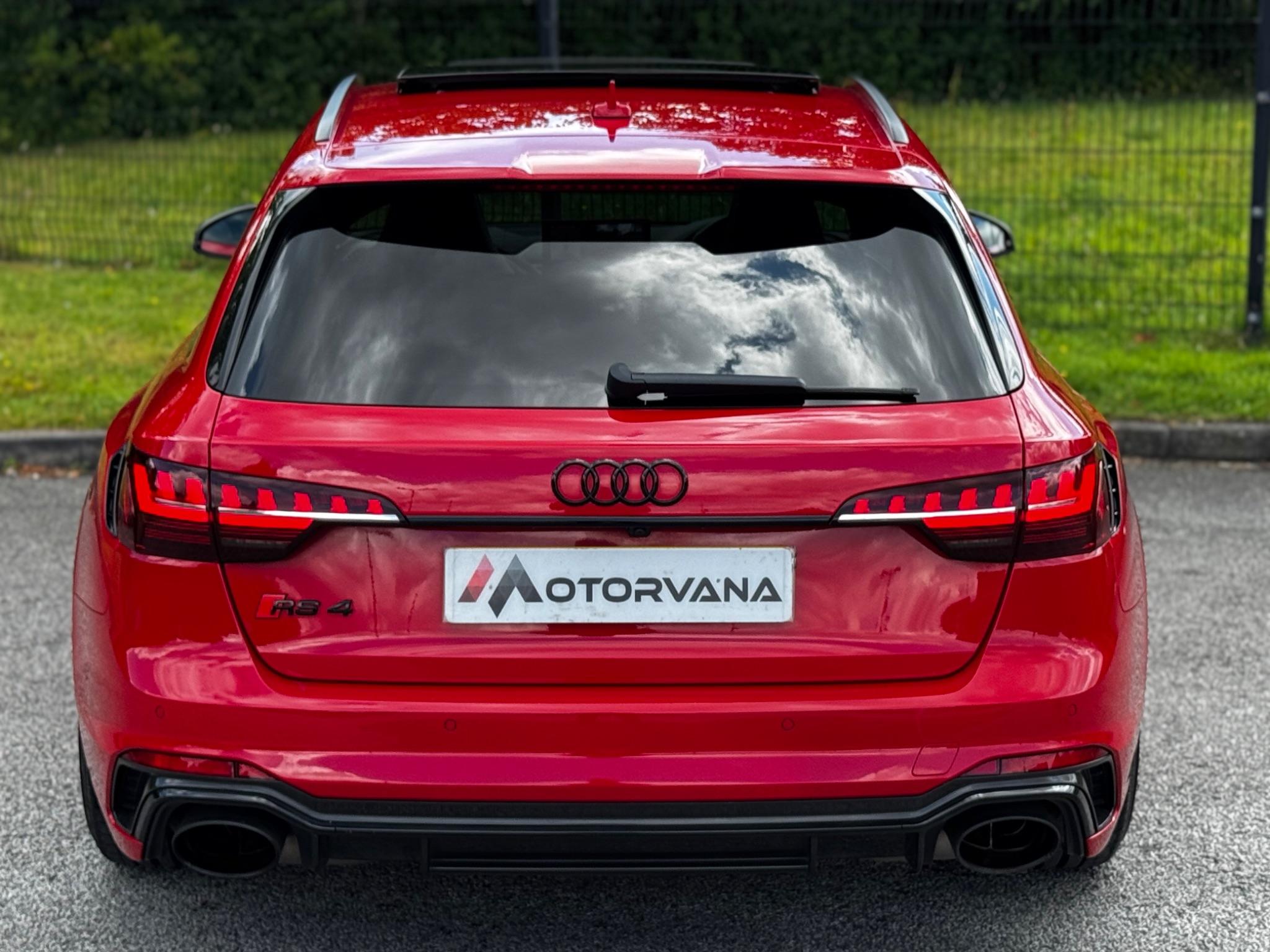 Audi RS4 view 18