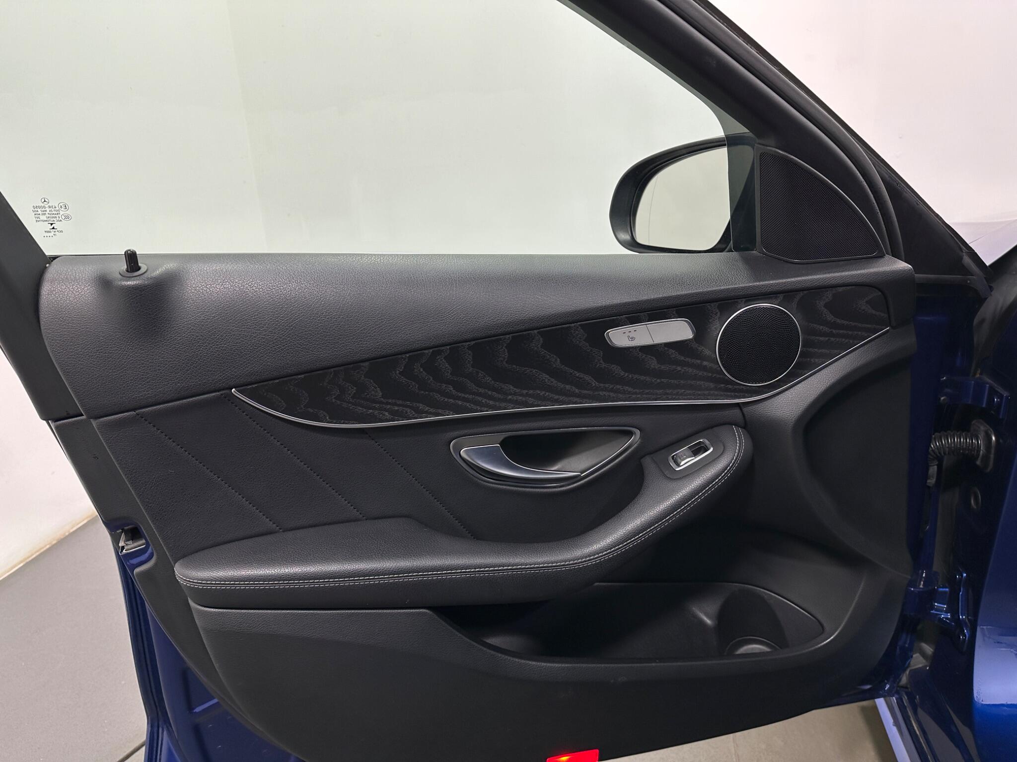 Mercedes-Benz C-Class view 39