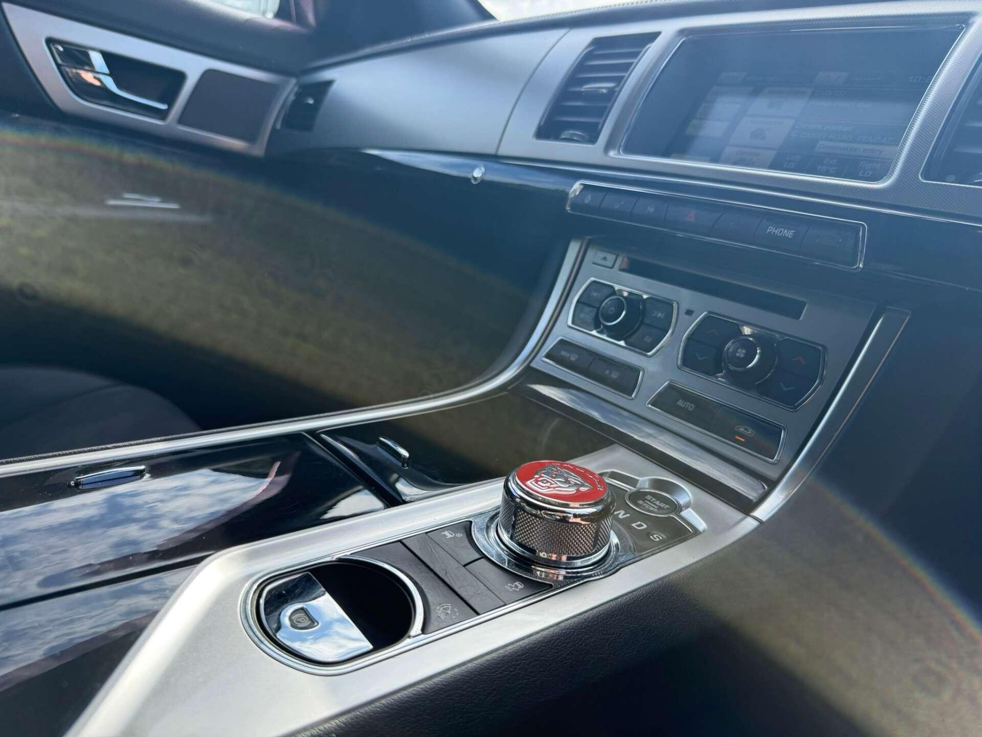 Jaguar XF view 30