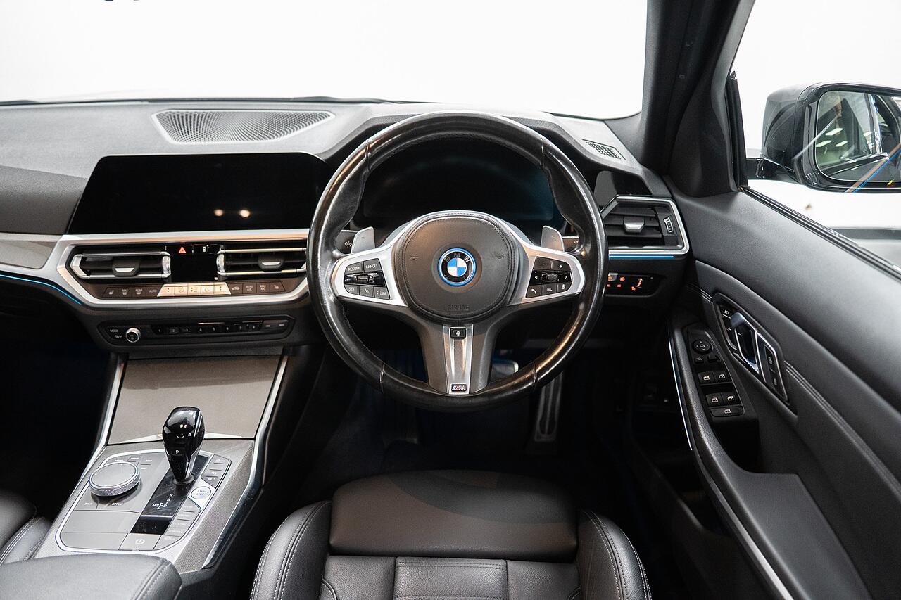 BMW 3 Series view 6