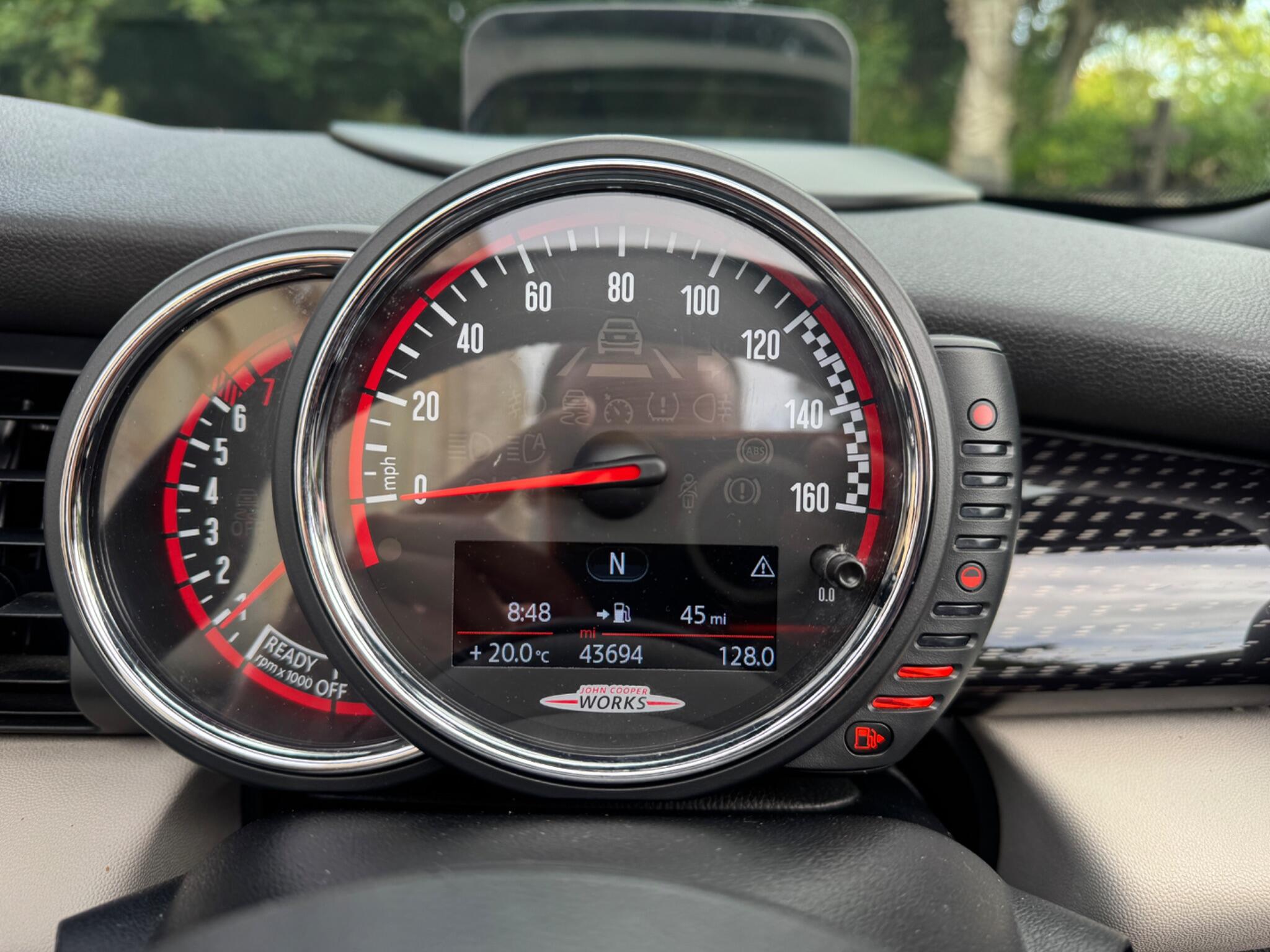 Mini Convertible view 59