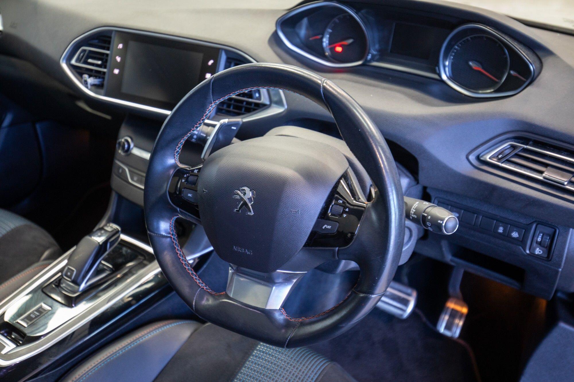 Peugeot 308 view 2
