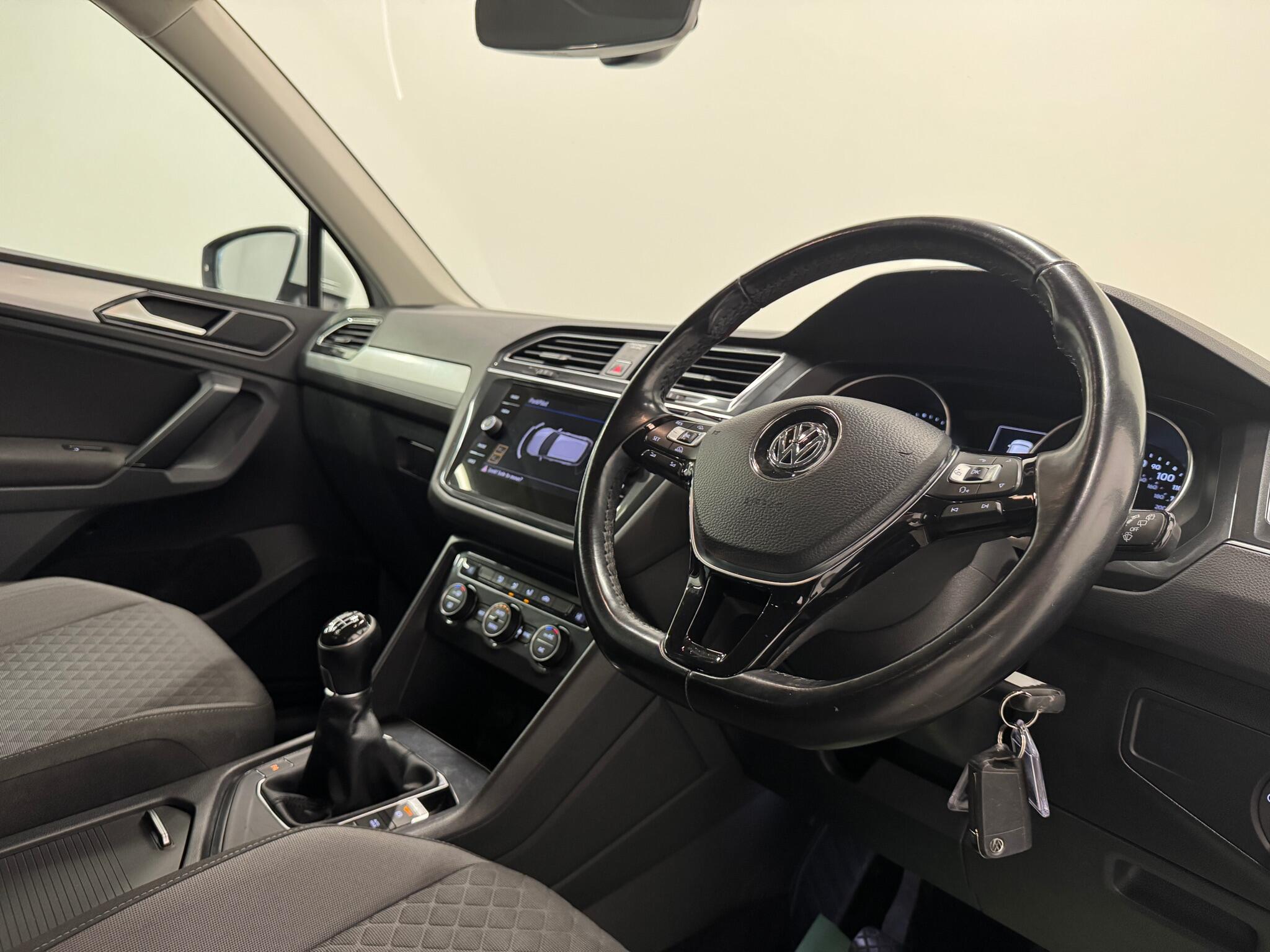 Volkswagen Tiguan view 11