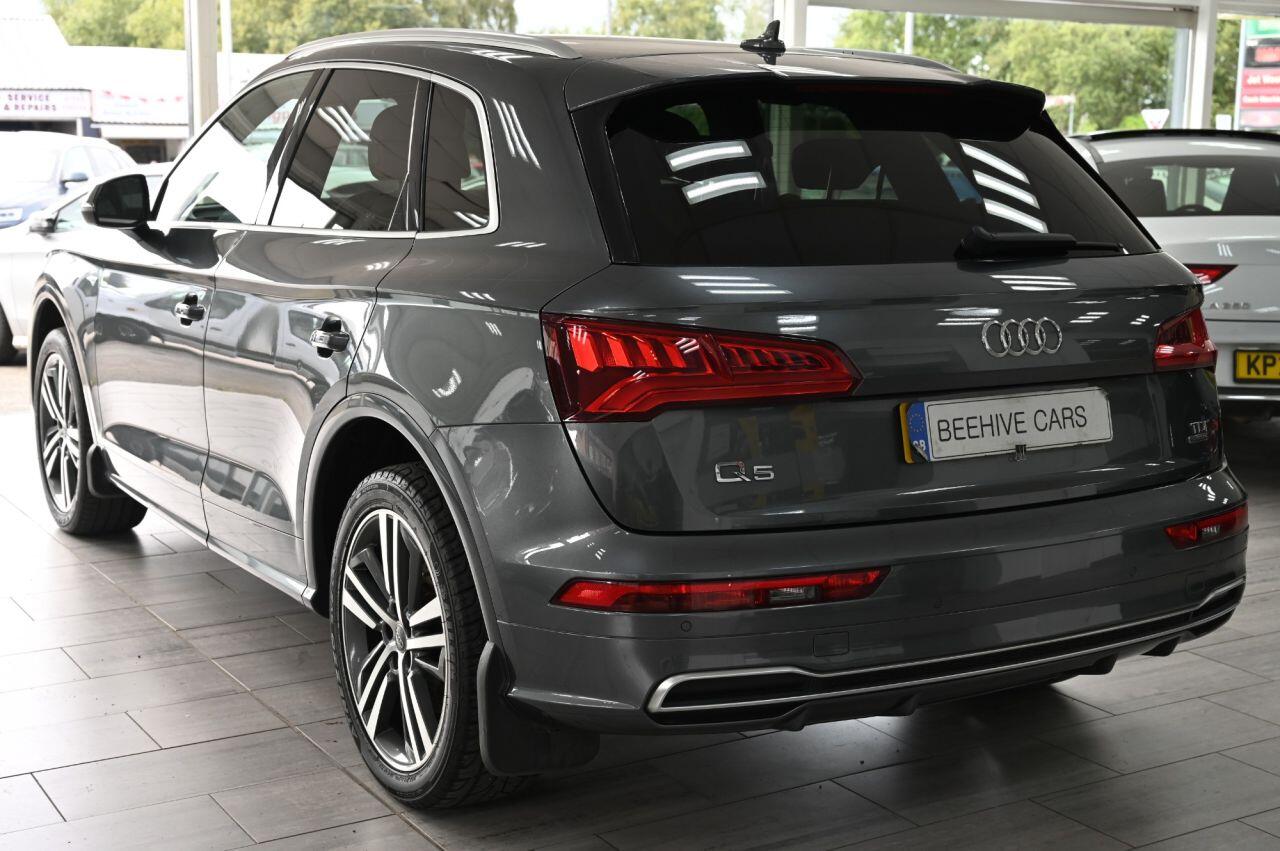 Audi Q5 view 11