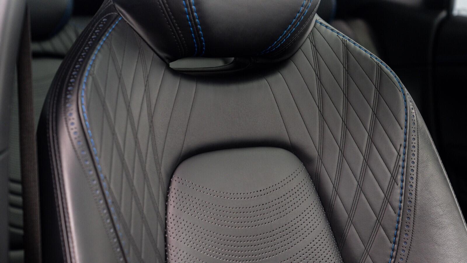 Aston Martin DBX view 23