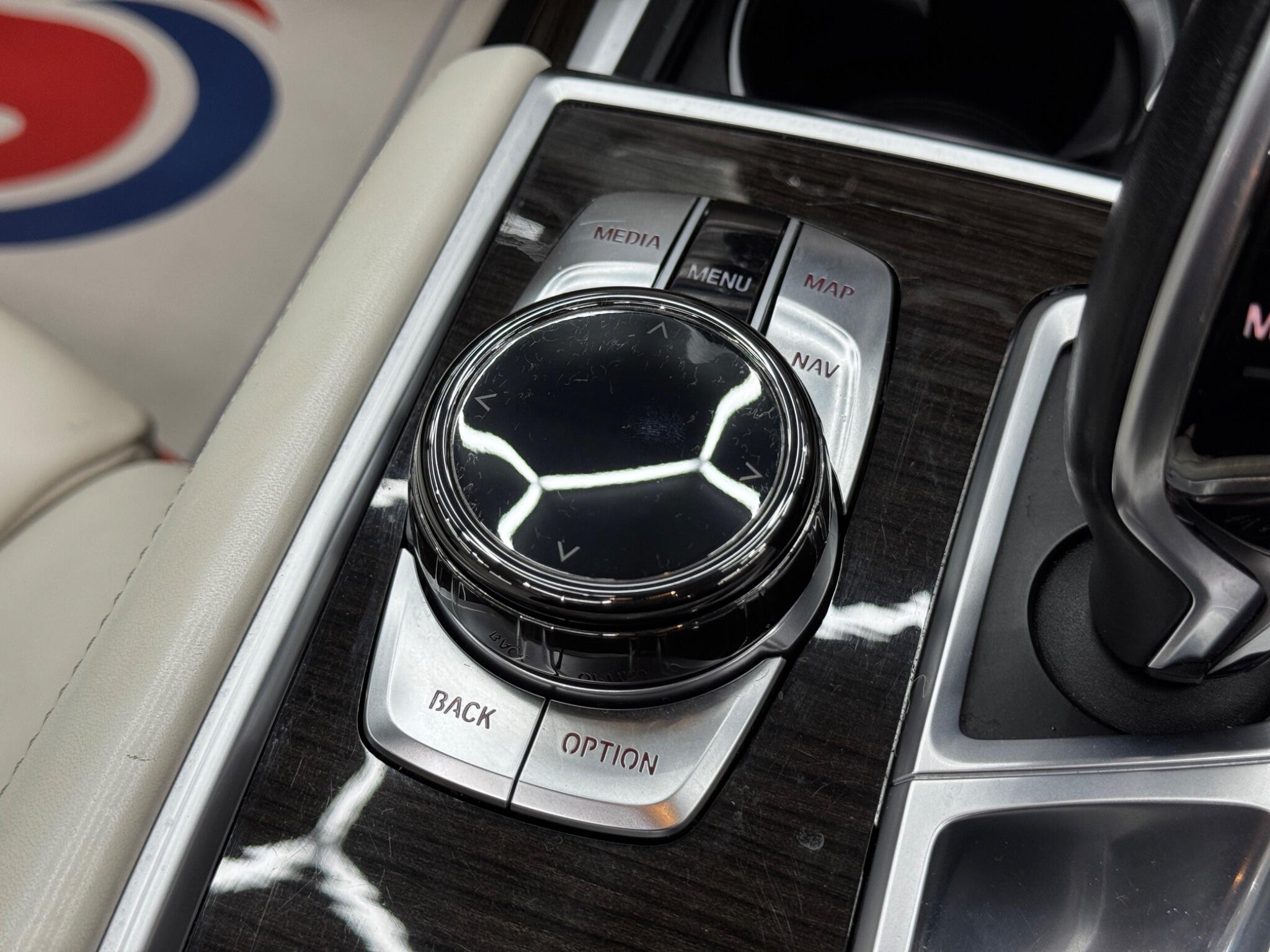 BMW 7 Series view 31