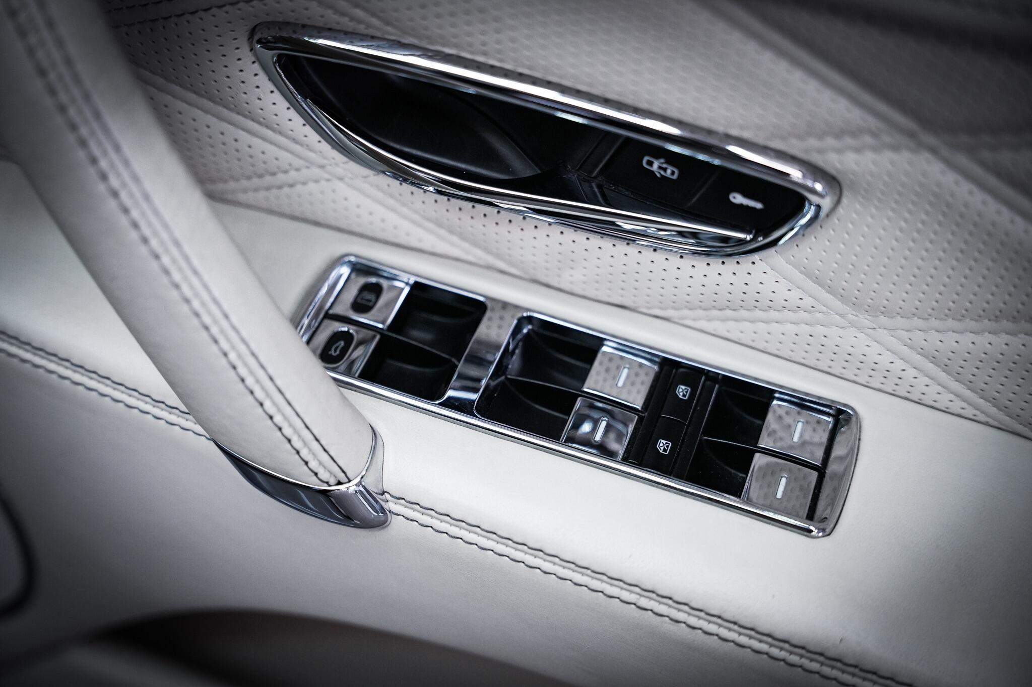 Bentley Flying Spur view 7