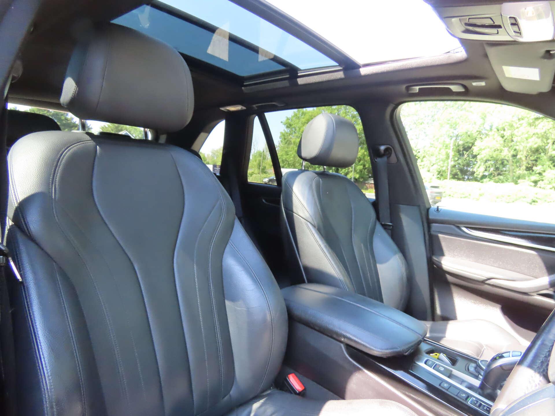 BMW X5 view 8