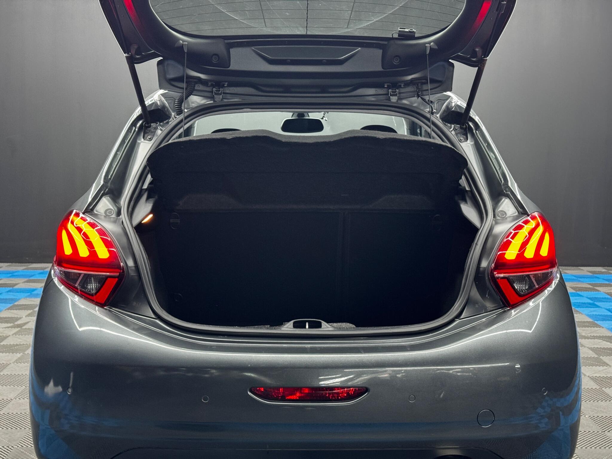 Peugeot 208 view 32
