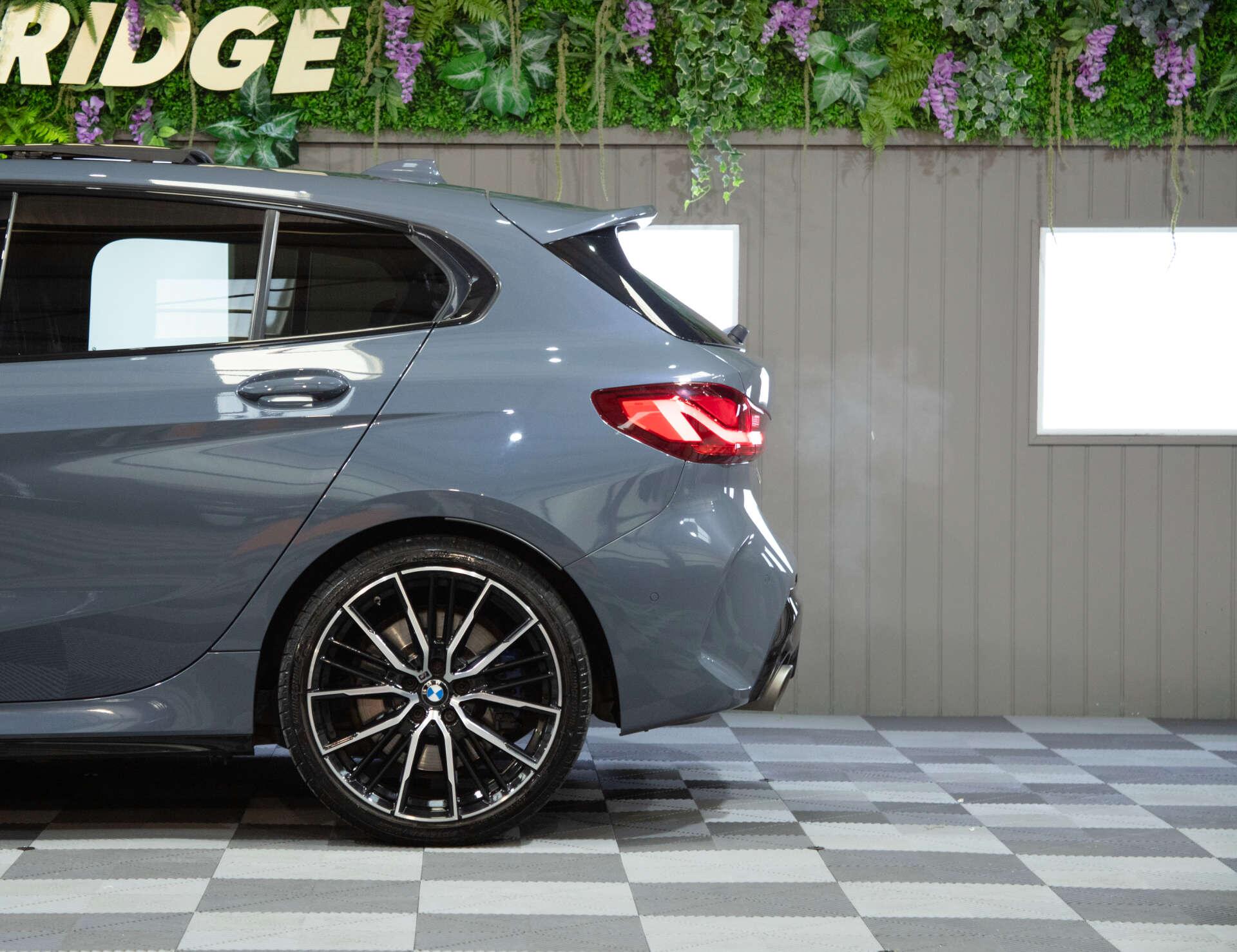BMW 1 Series view 13