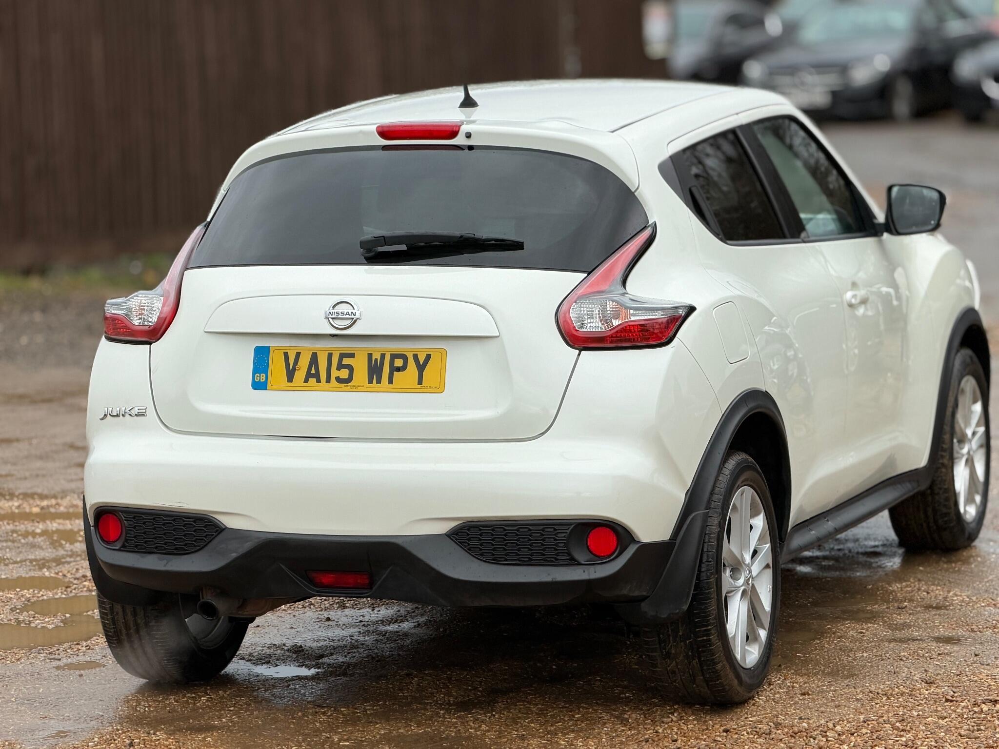 2015 Nissan Juke 1.2 DIG-T Acenta Premium Euro 6 (s/s) 5dr image 12