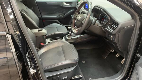 Ford Focus view 9