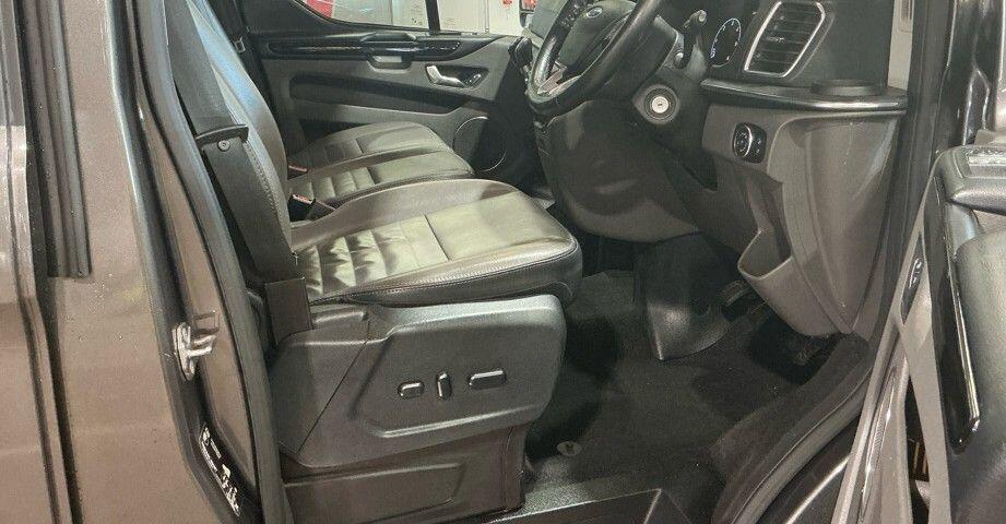 Ford Tourneo Custom view 3