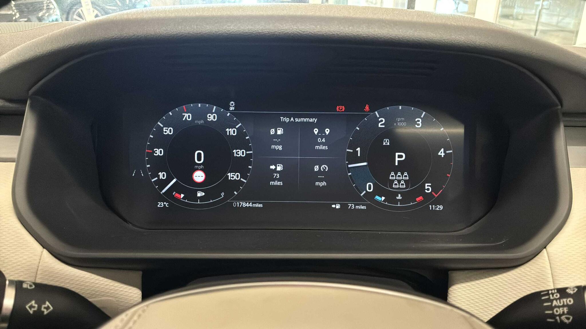 Land Rover Discovery view 16