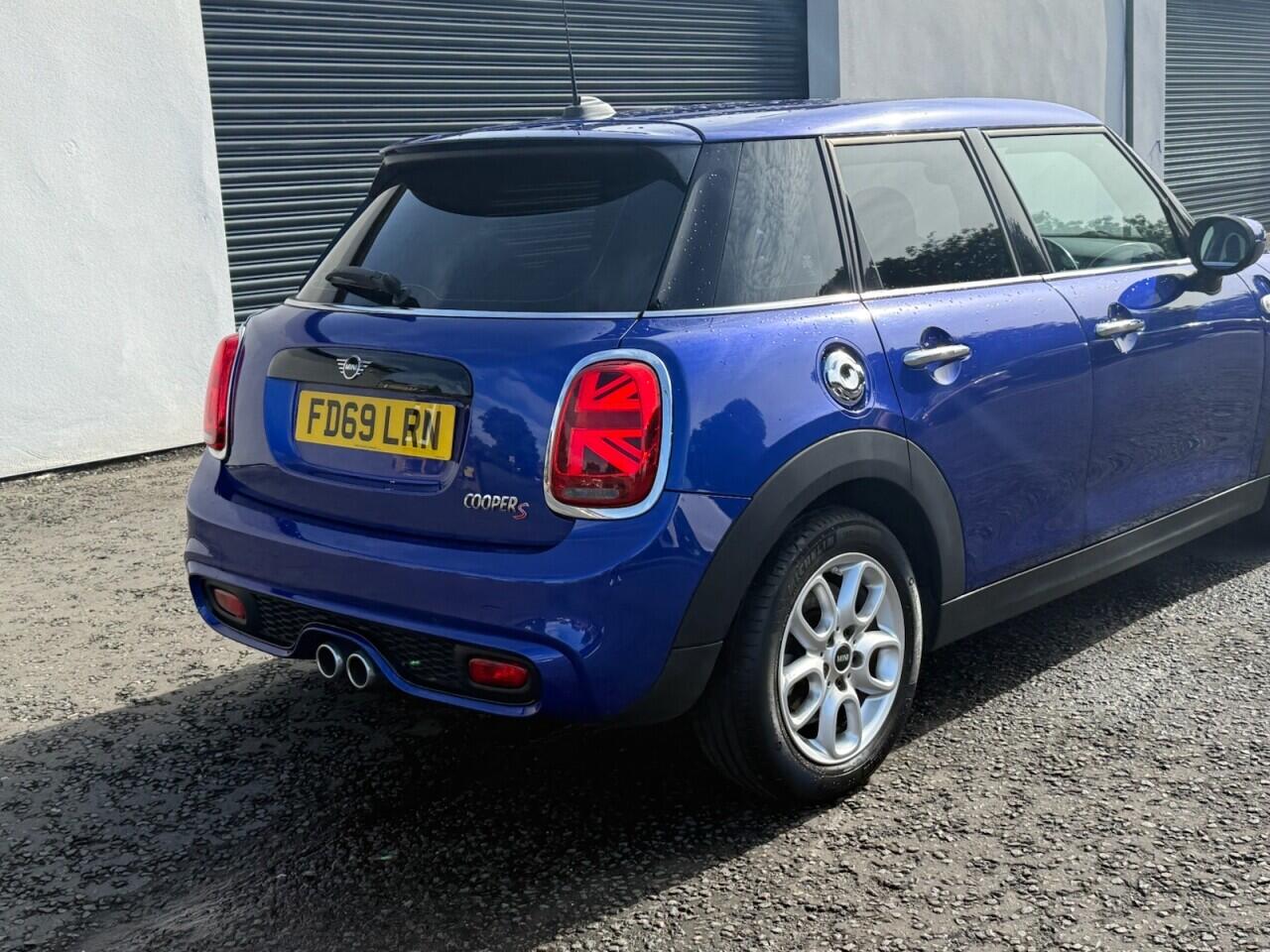 Mini Hatch view 4
