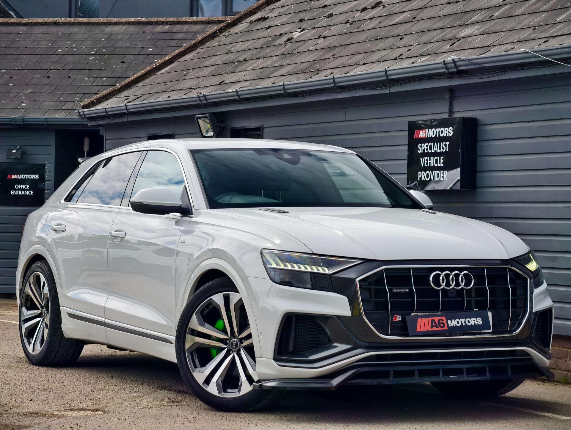 Audi Q8 view 4