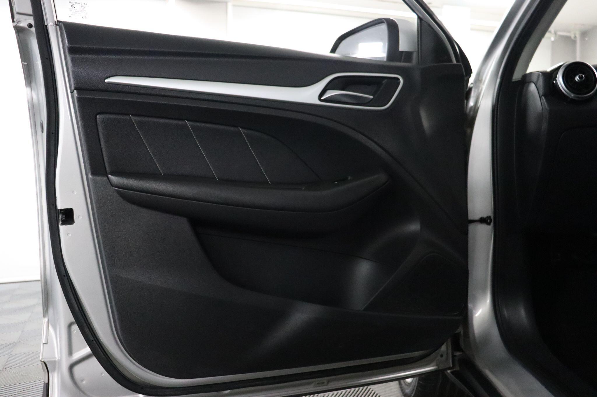 MG MG ZS view 37