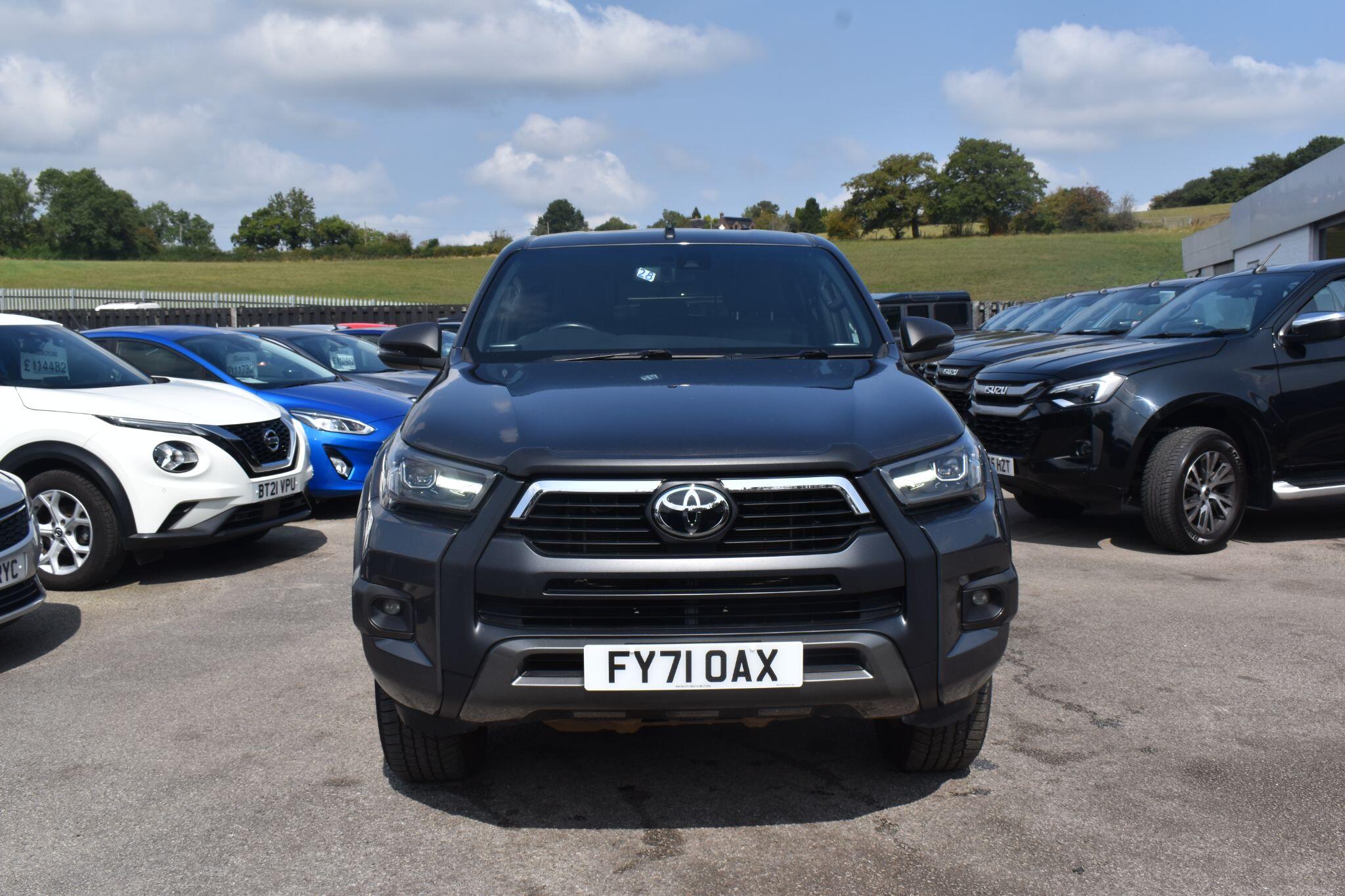 Hilux - 2.8 D-4D Invincible X Auto 4WD Euro 6 (s/s) 4dr - Image 6
