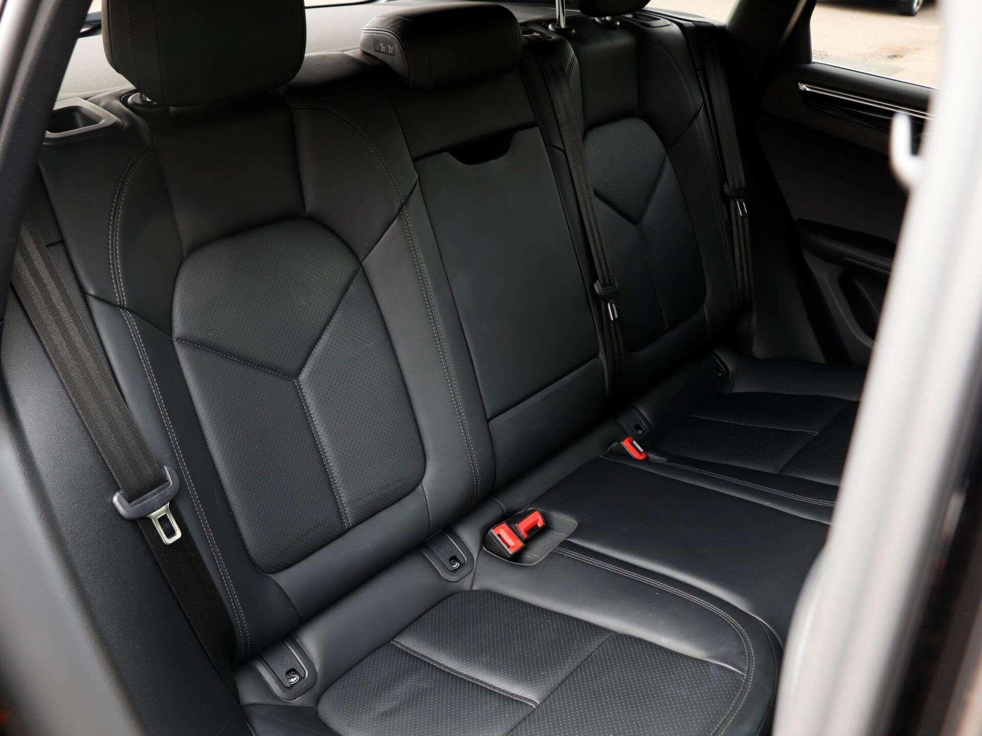 Porsche Macan view 24