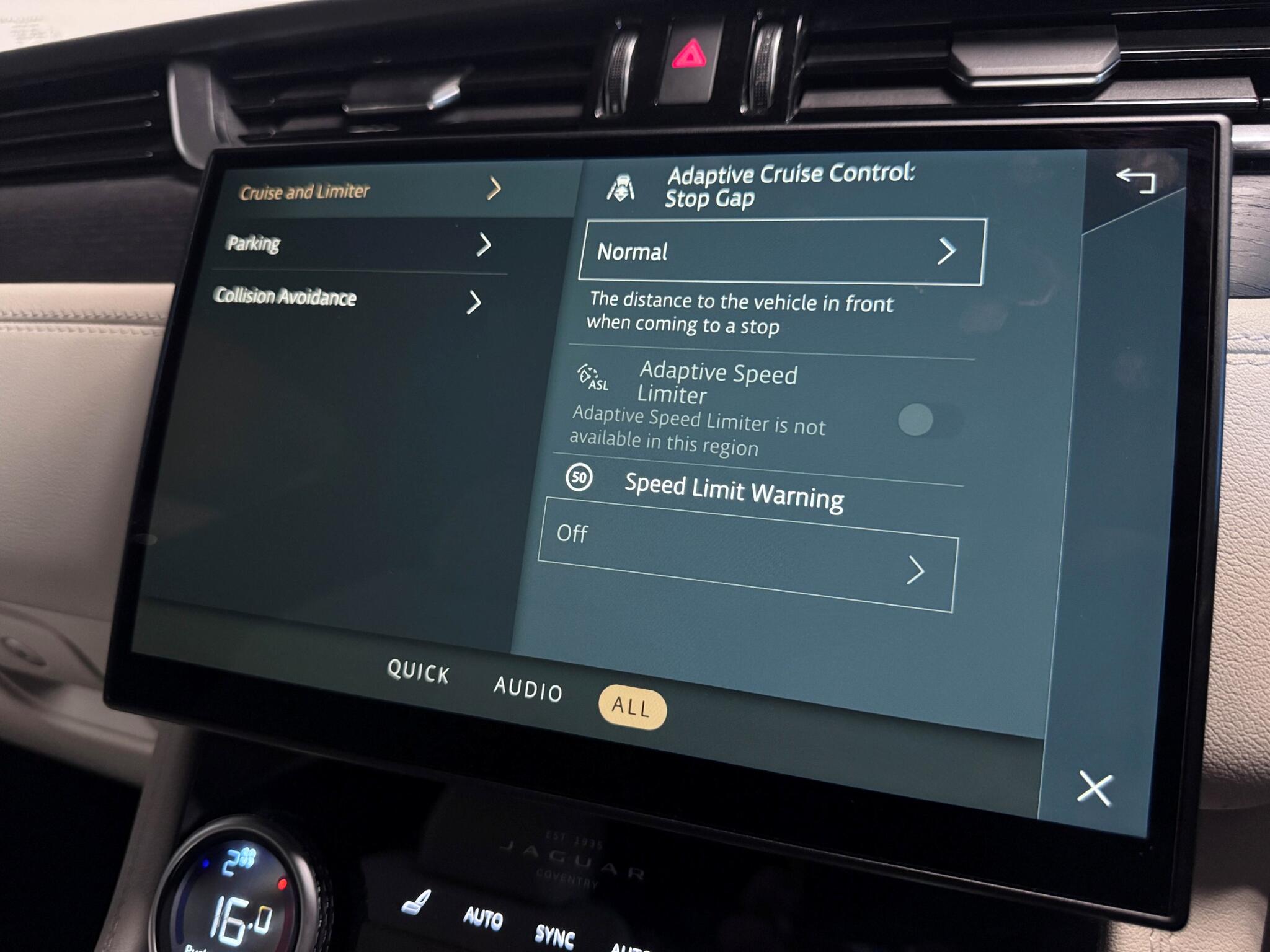 Jaguar F-Pace view 60