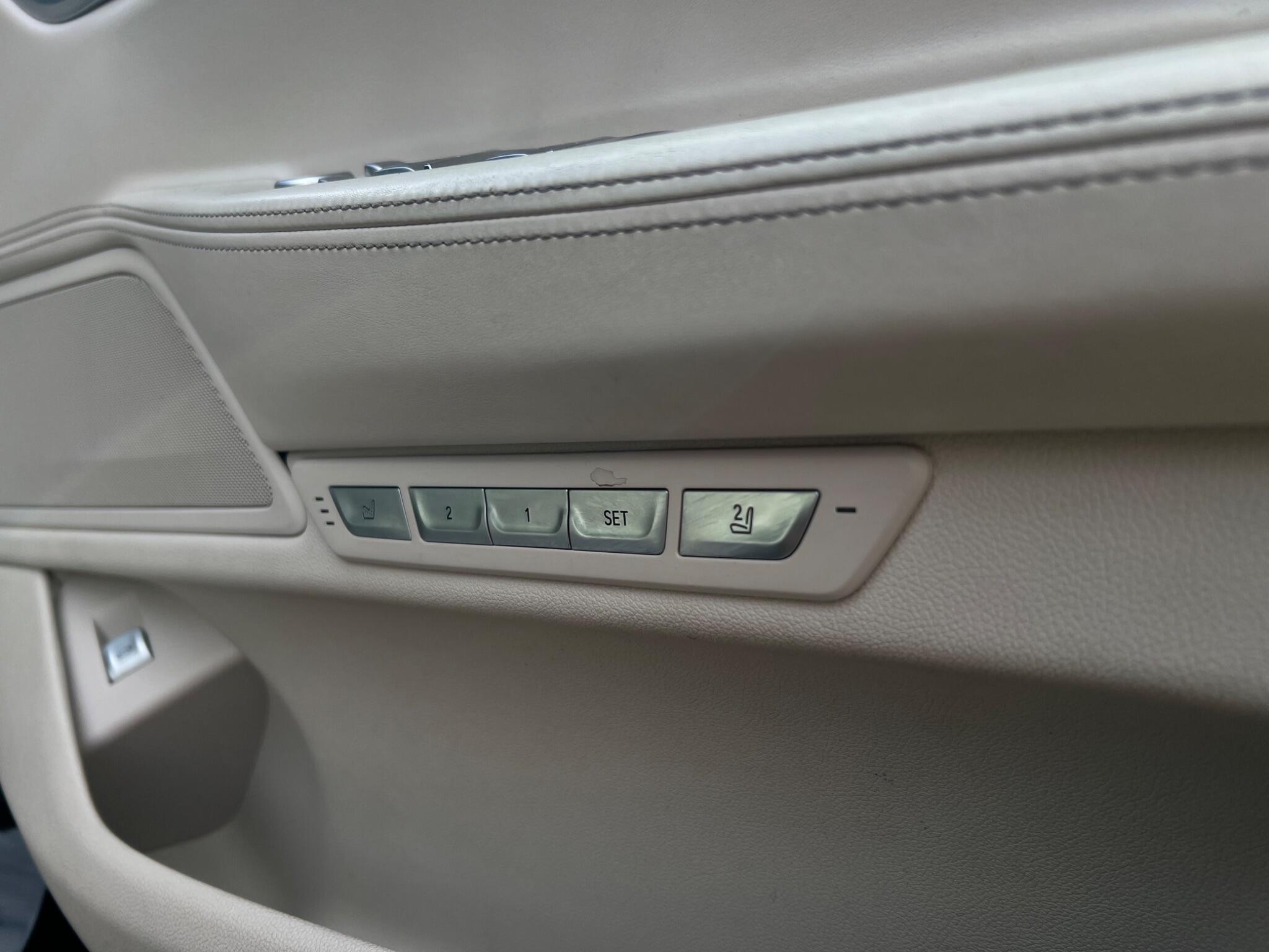 BMW 7 Series view 13