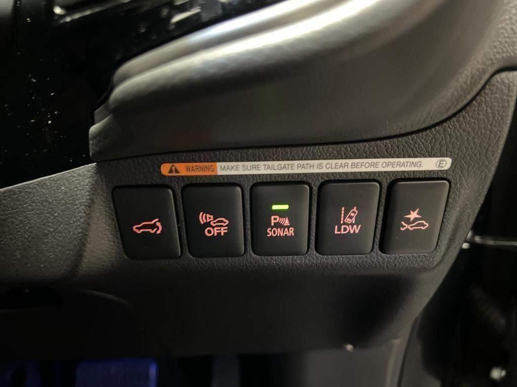 Mitsubishi Outlander view 16