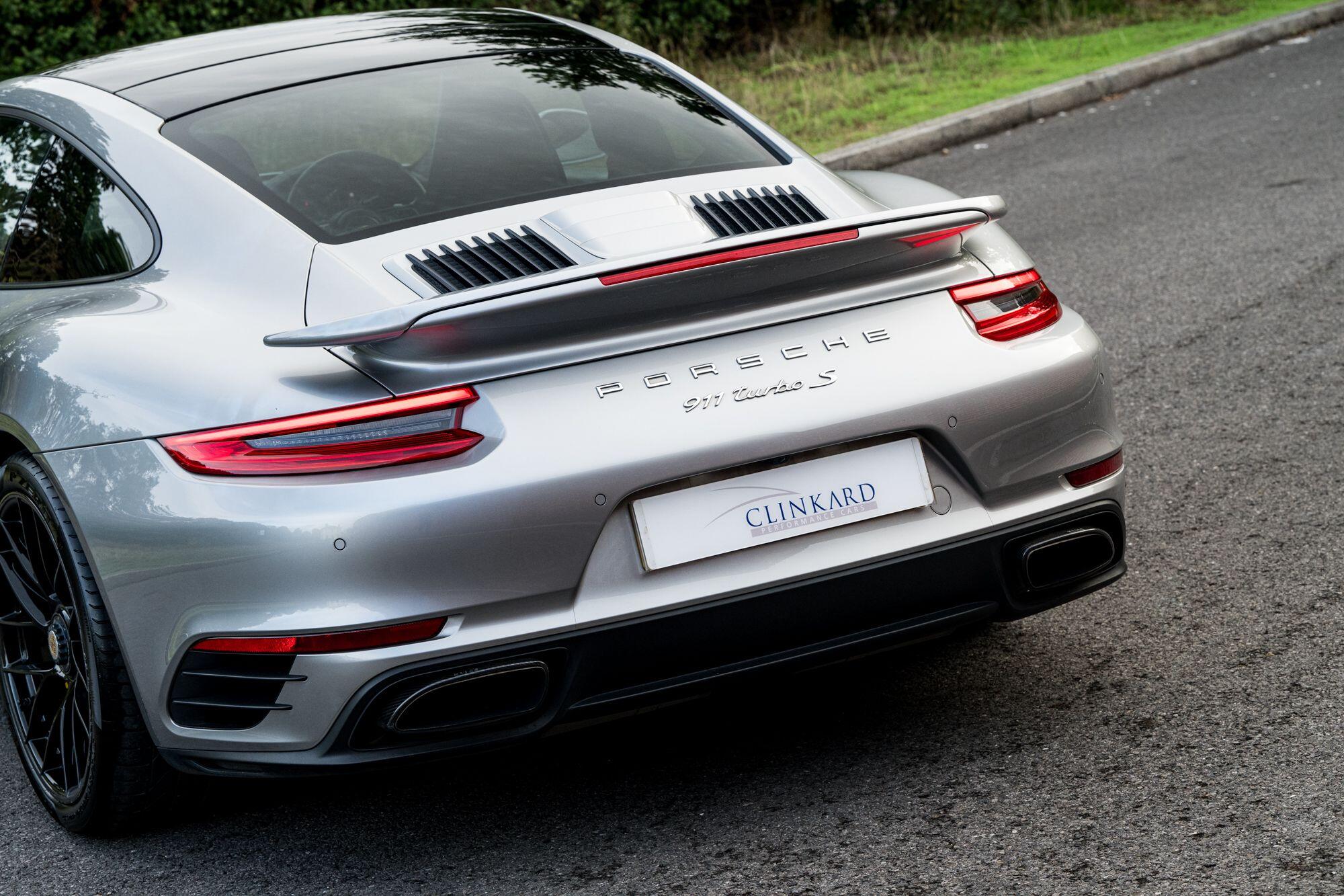 Porsche 911 view 25