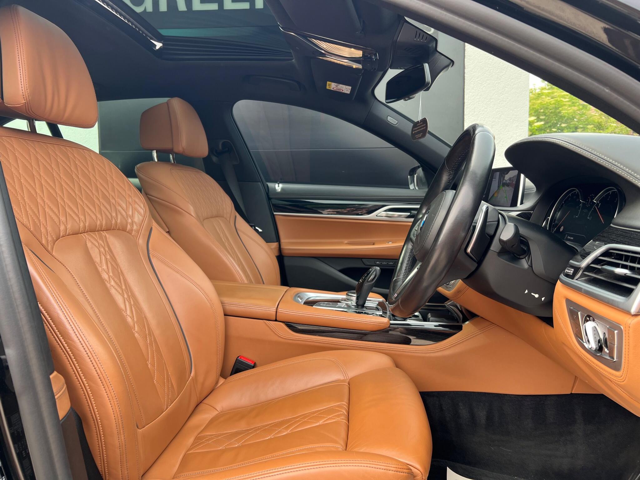 BMW 7 Series view 12