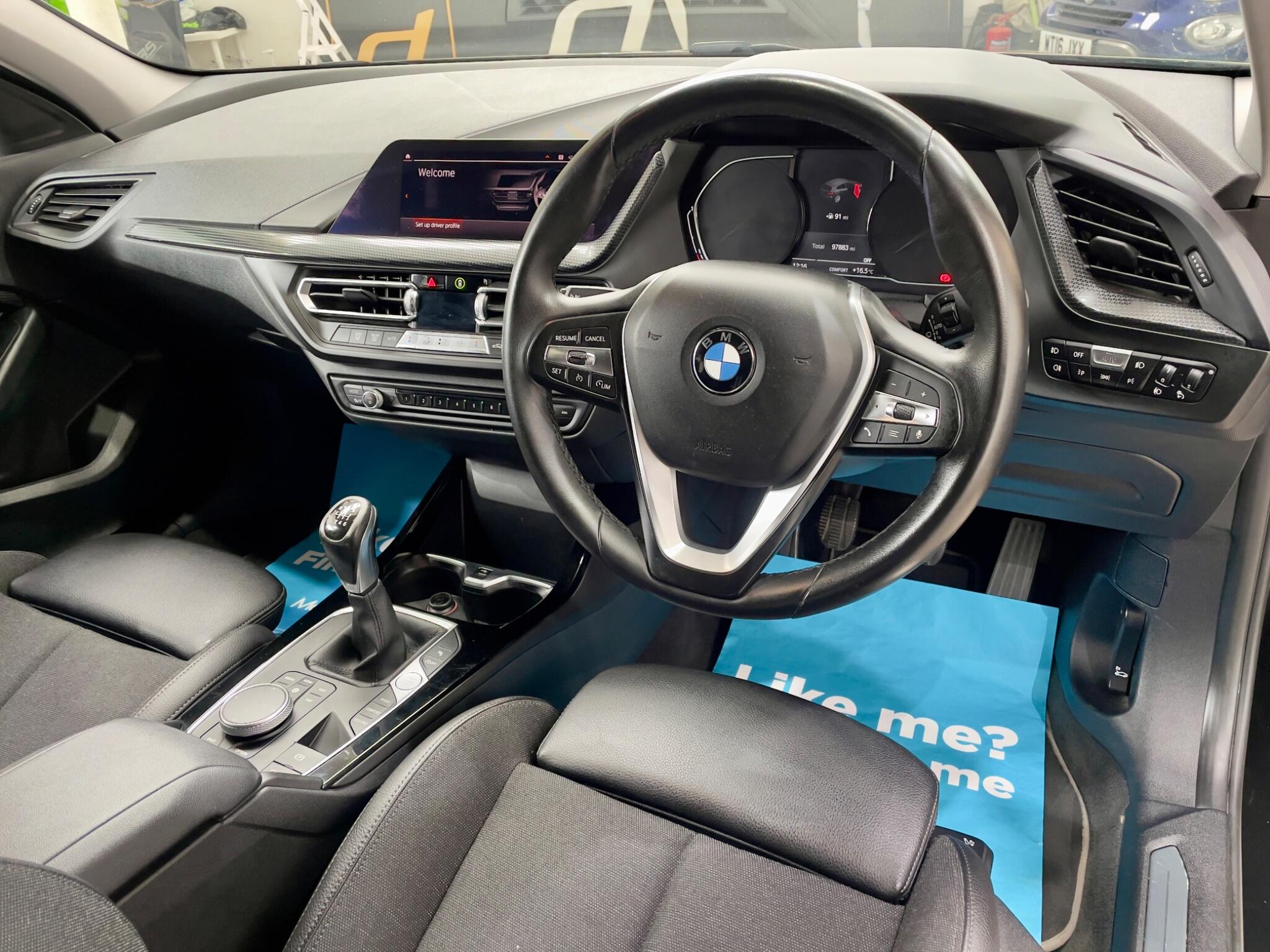 BMW 1 Series view 6