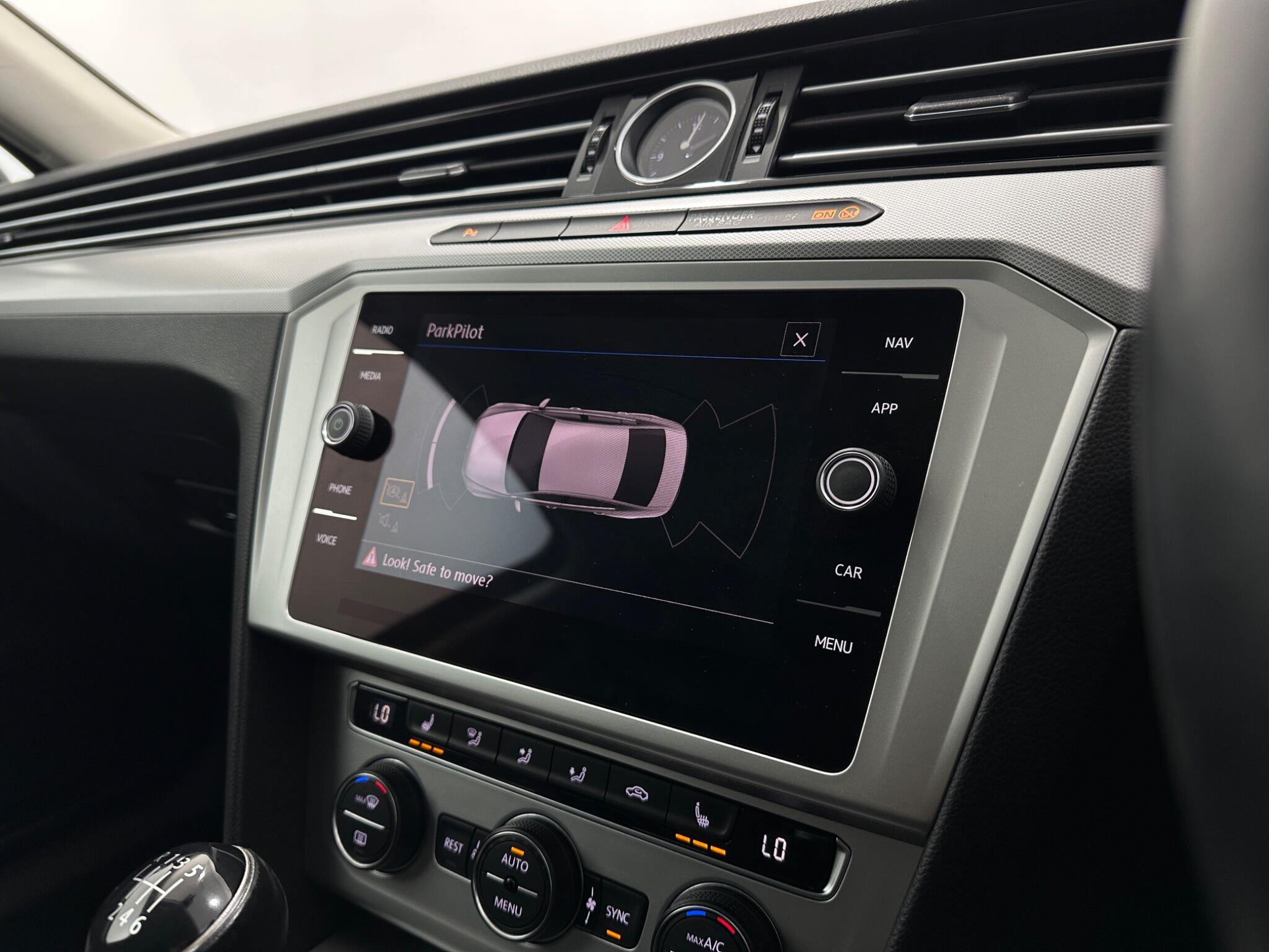 Volkswagen Passat view 23