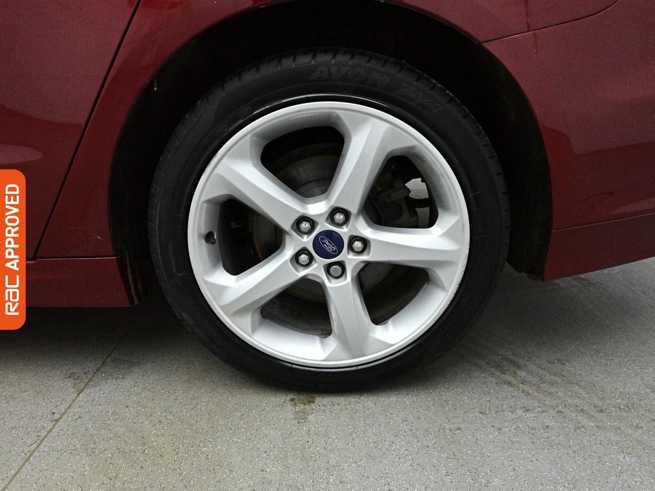 Ford Mondeo view 28