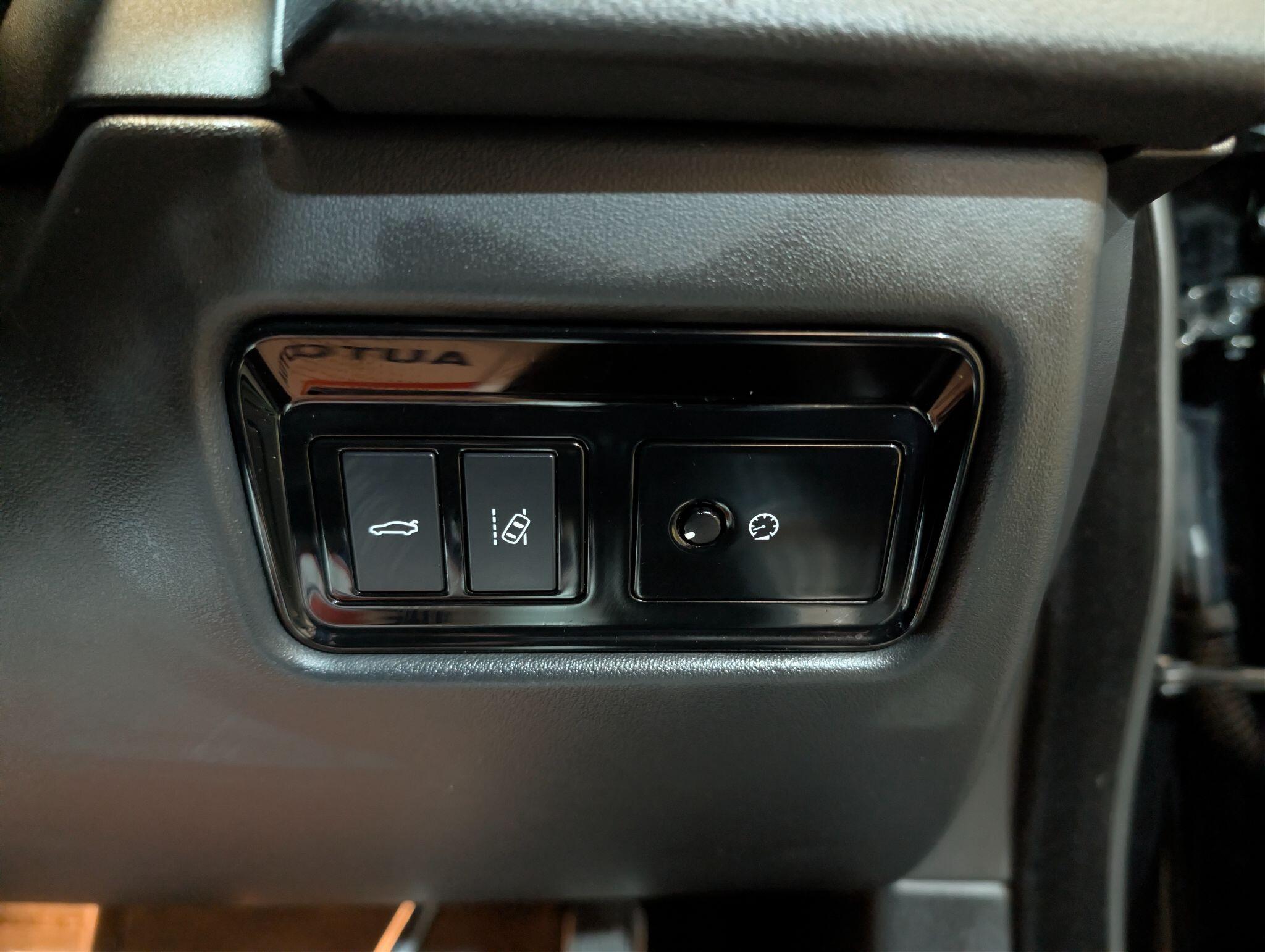 Jaguar XF view 29