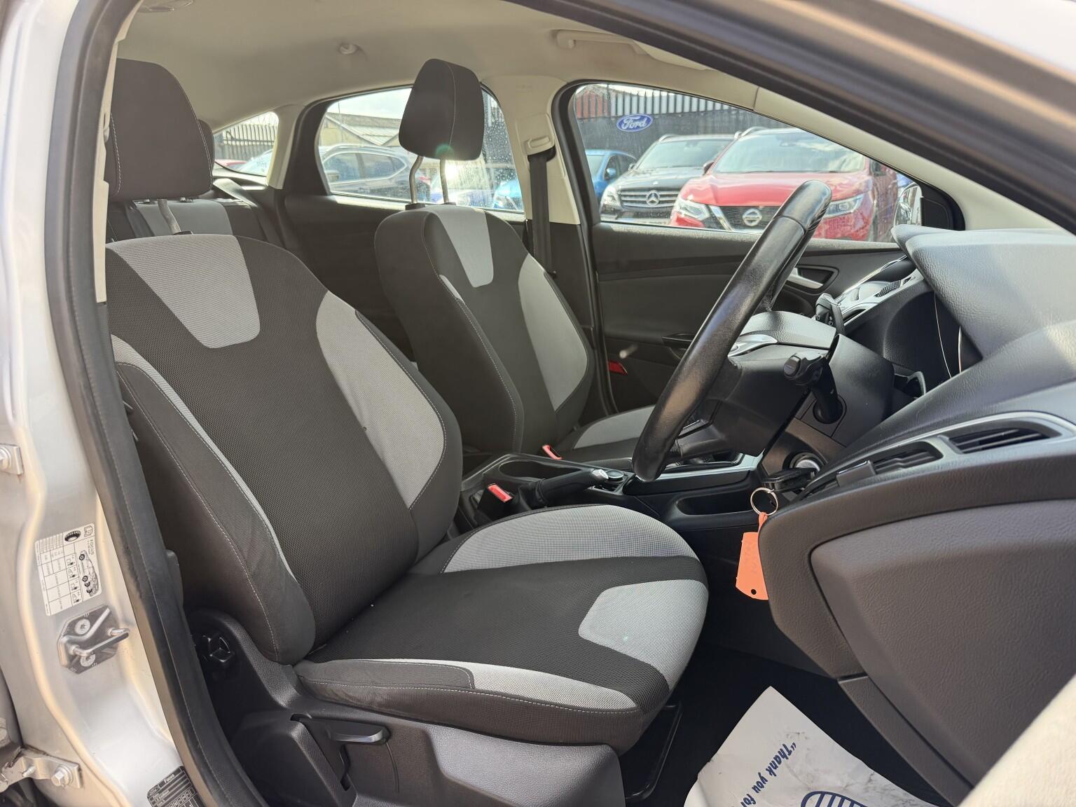 Ford Focus view 2