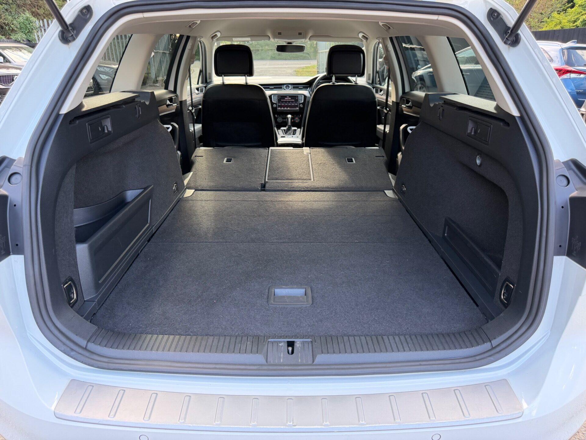 Volkswagen Passat view 47