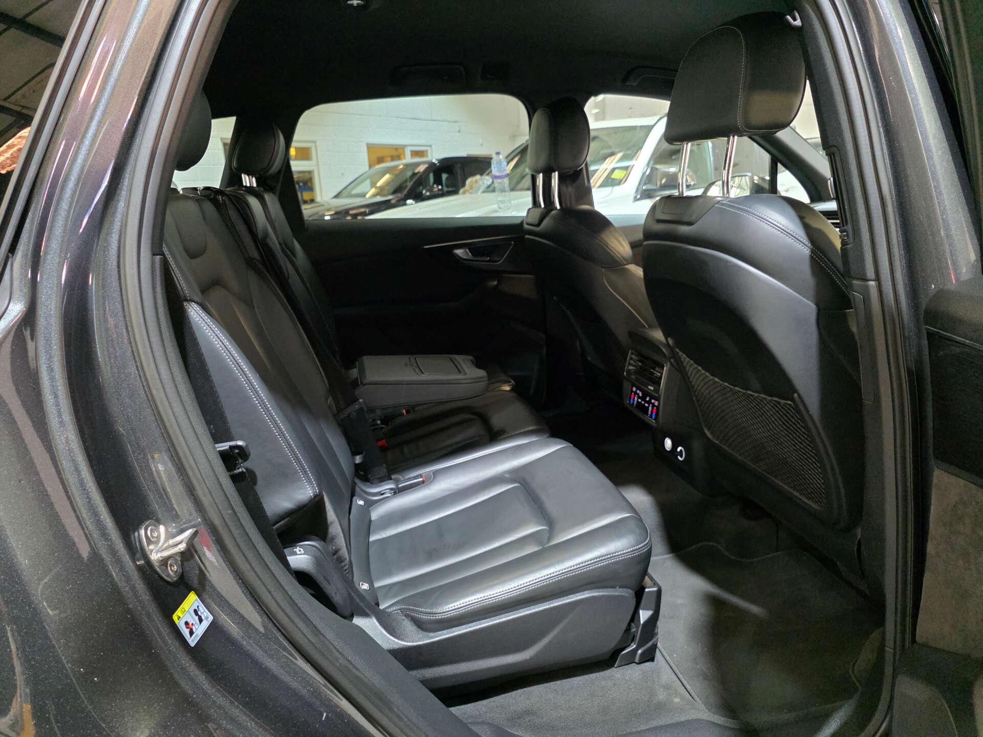 Audi Q7 view 22