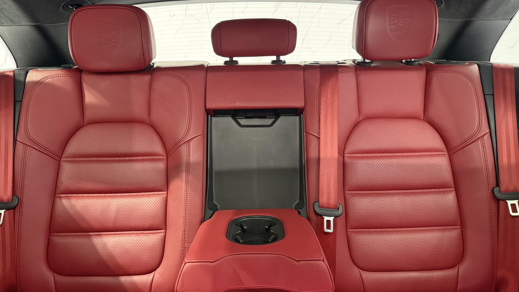 Porsche Macan view 9